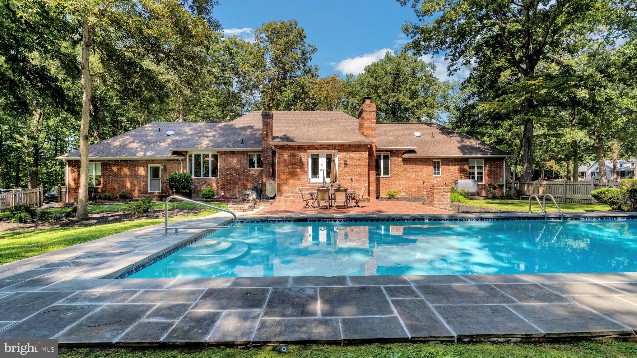 KERRICK MANOR - Residential