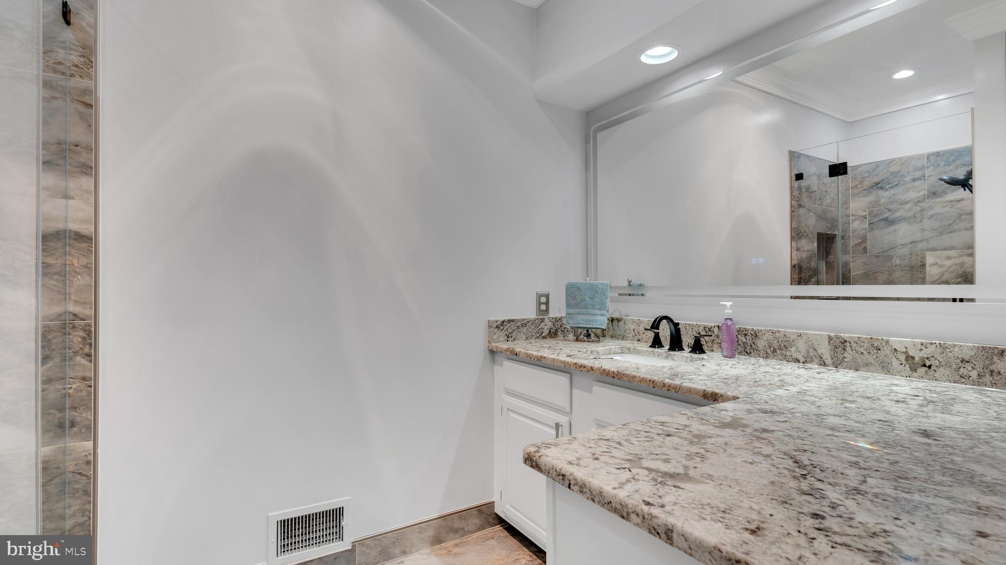 KERRICK MANOR - Residential