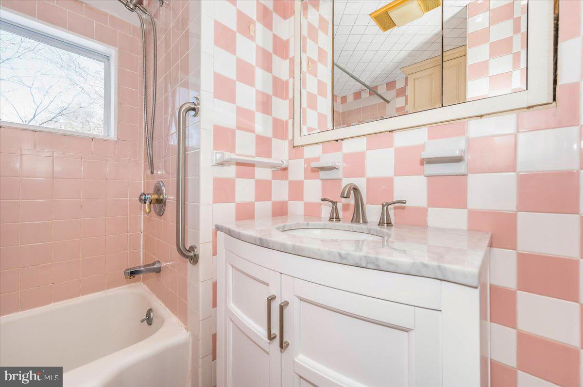 WYNNEWOOD - Residential