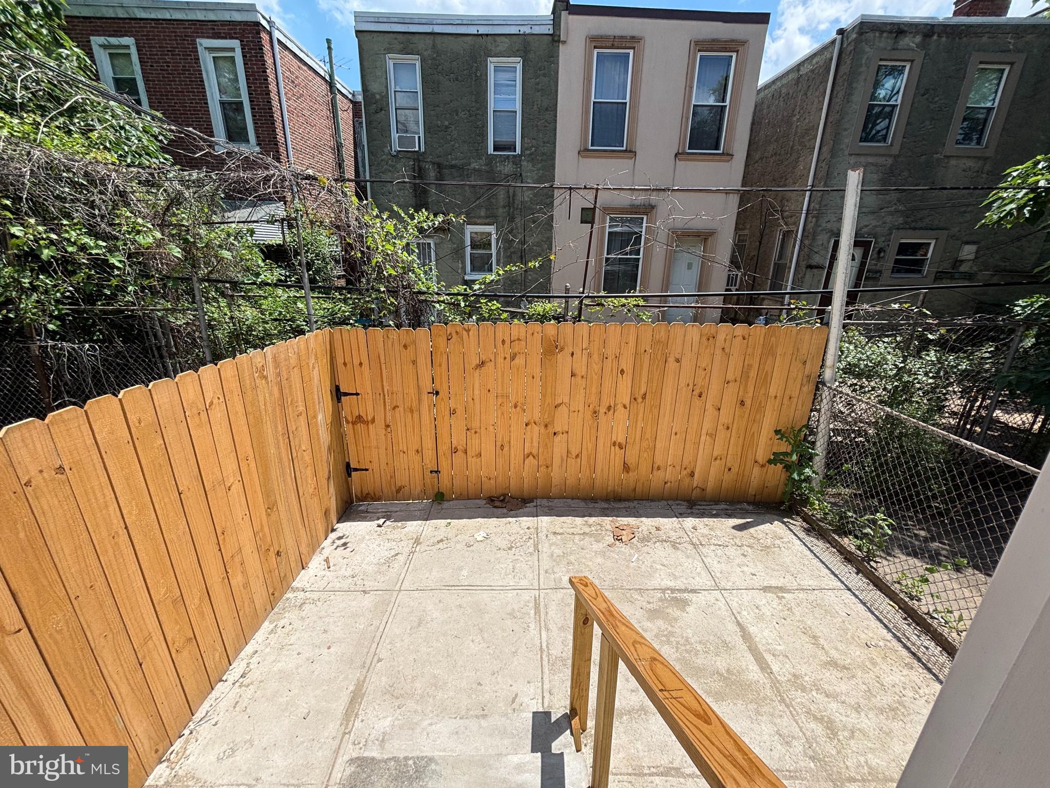 ELMWOOD PARK - Residential Lease