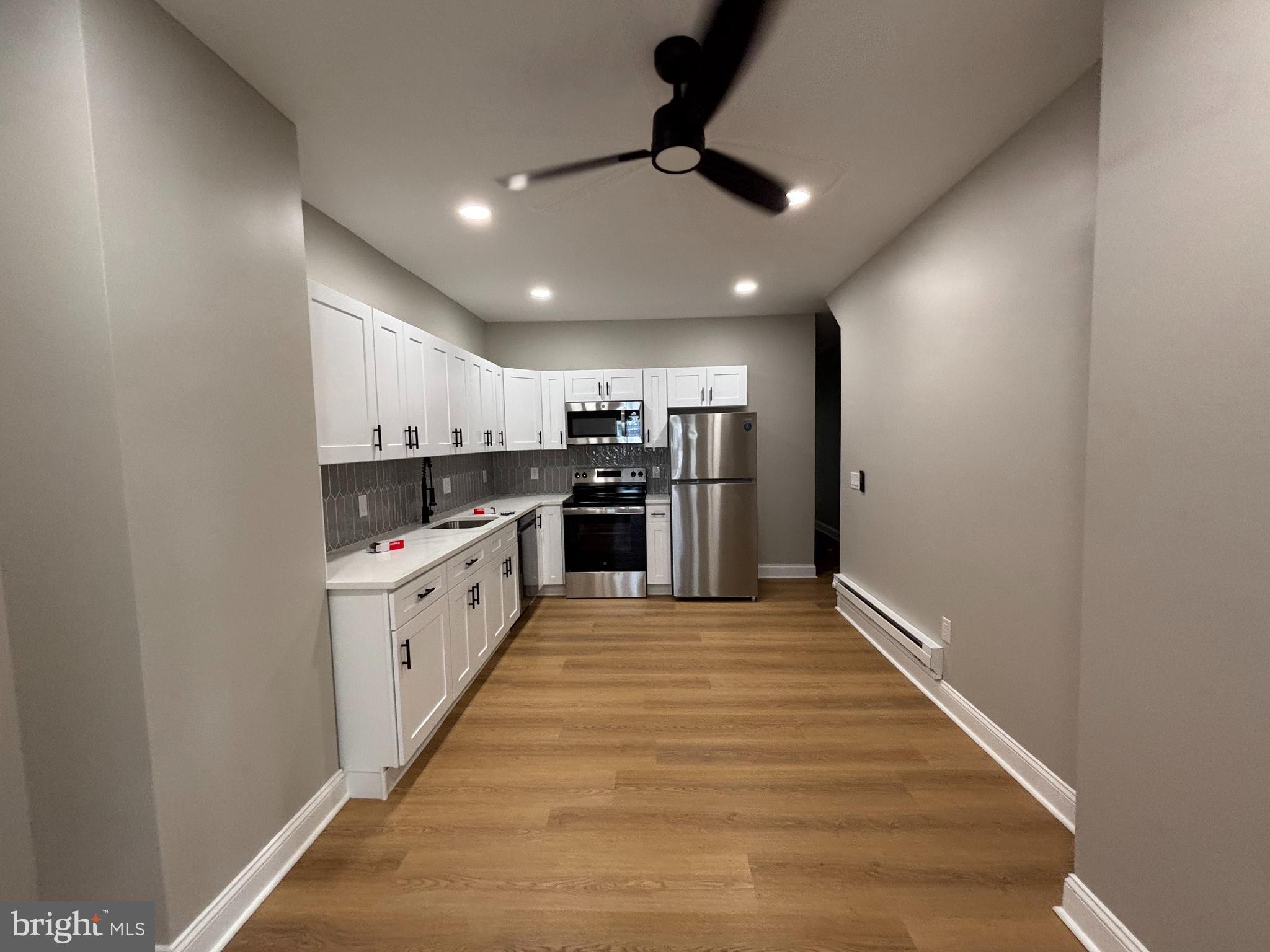 2 bedroom, 1 bathroom unit now available! Property features stunning updated kitchen and bathroom, open concept and ample street parking on the exterior. In addition, its located near an abundance of public transportation including but not limited to subways, buses, 76 and the 95. So what are you waiting for? Hurry and schedule your appointment today!