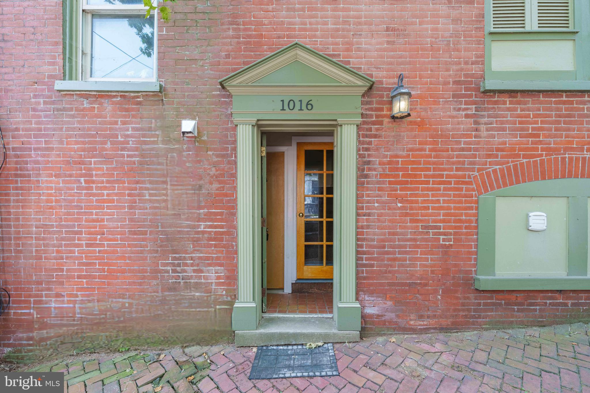 1016 KIRK AVENUE