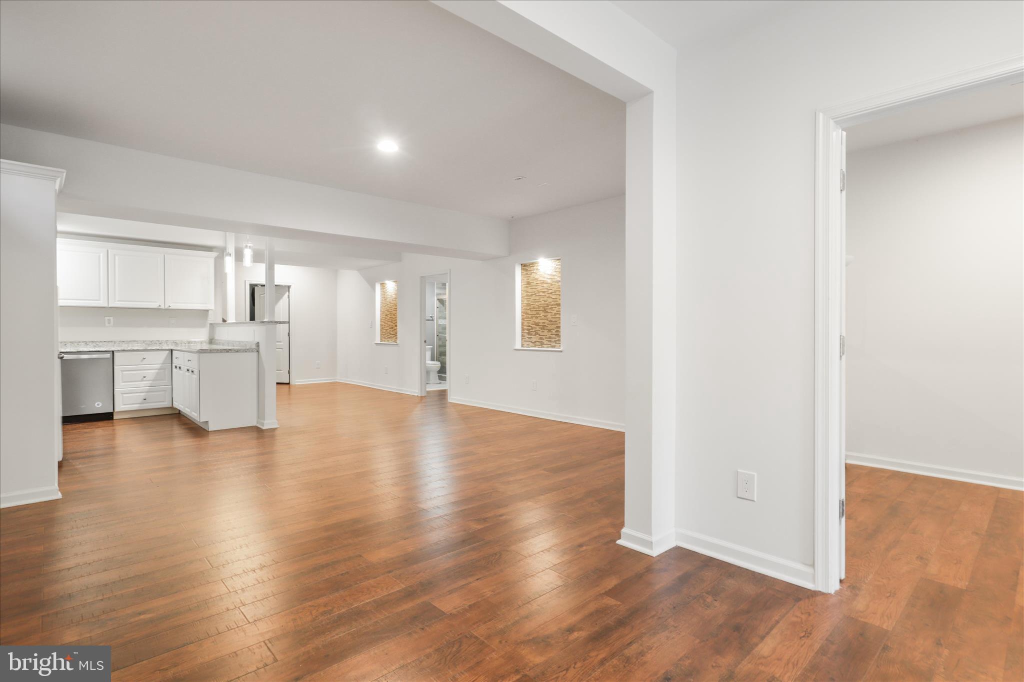 SOUTH RIDING - Residential Lease