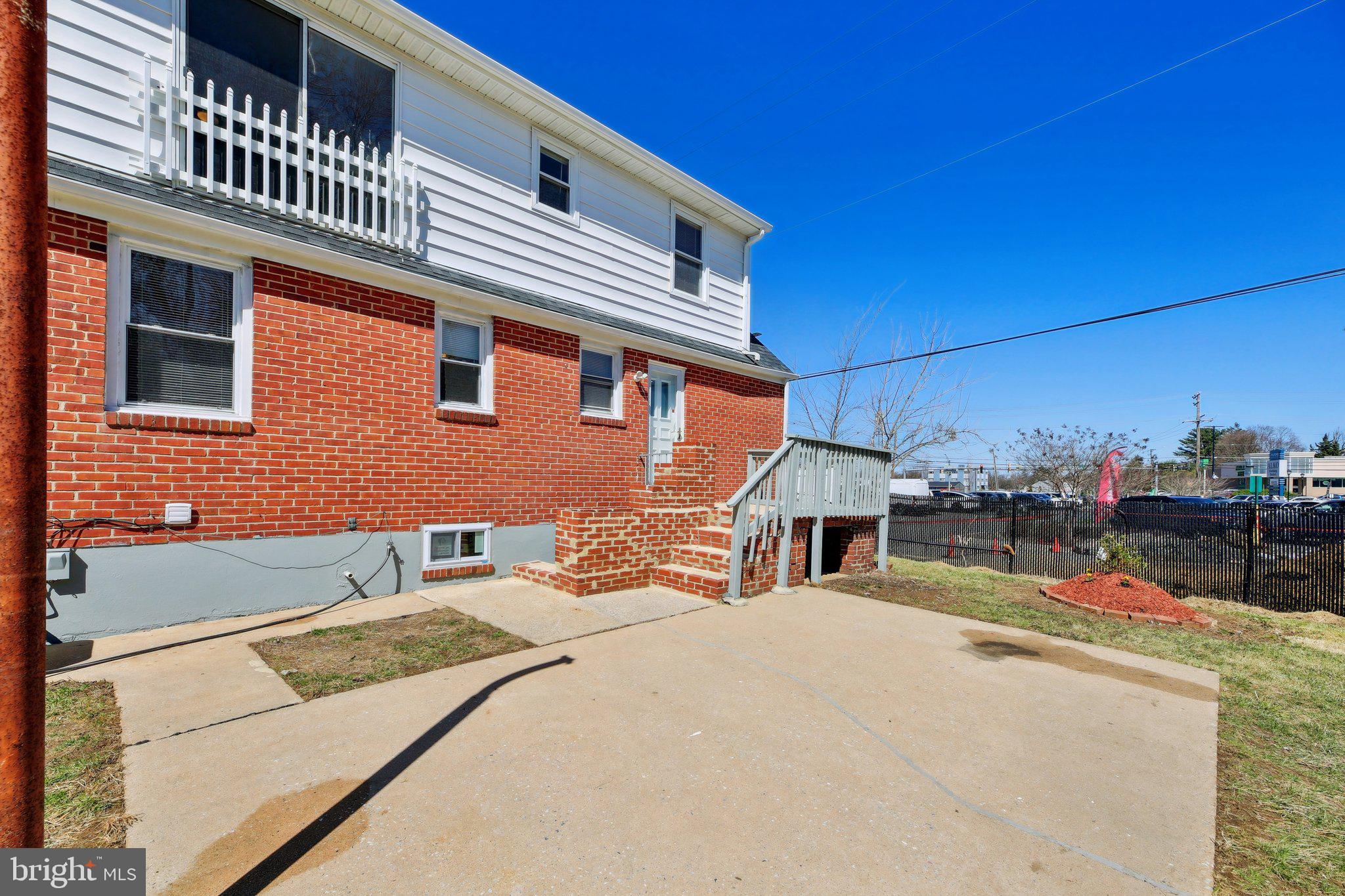 ROCKDALE MANOR - Residential