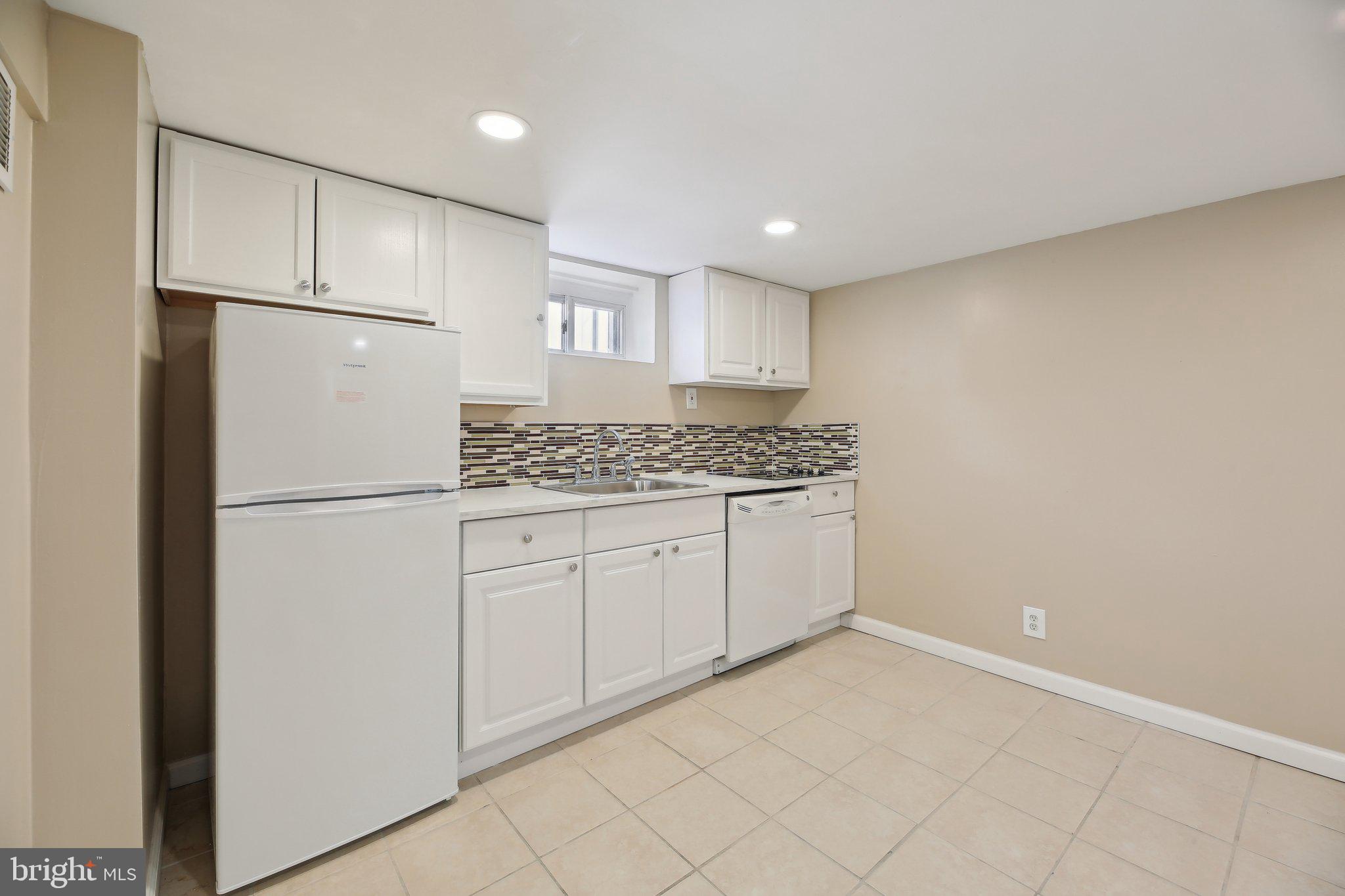 ROCKDALE MANOR - Residential