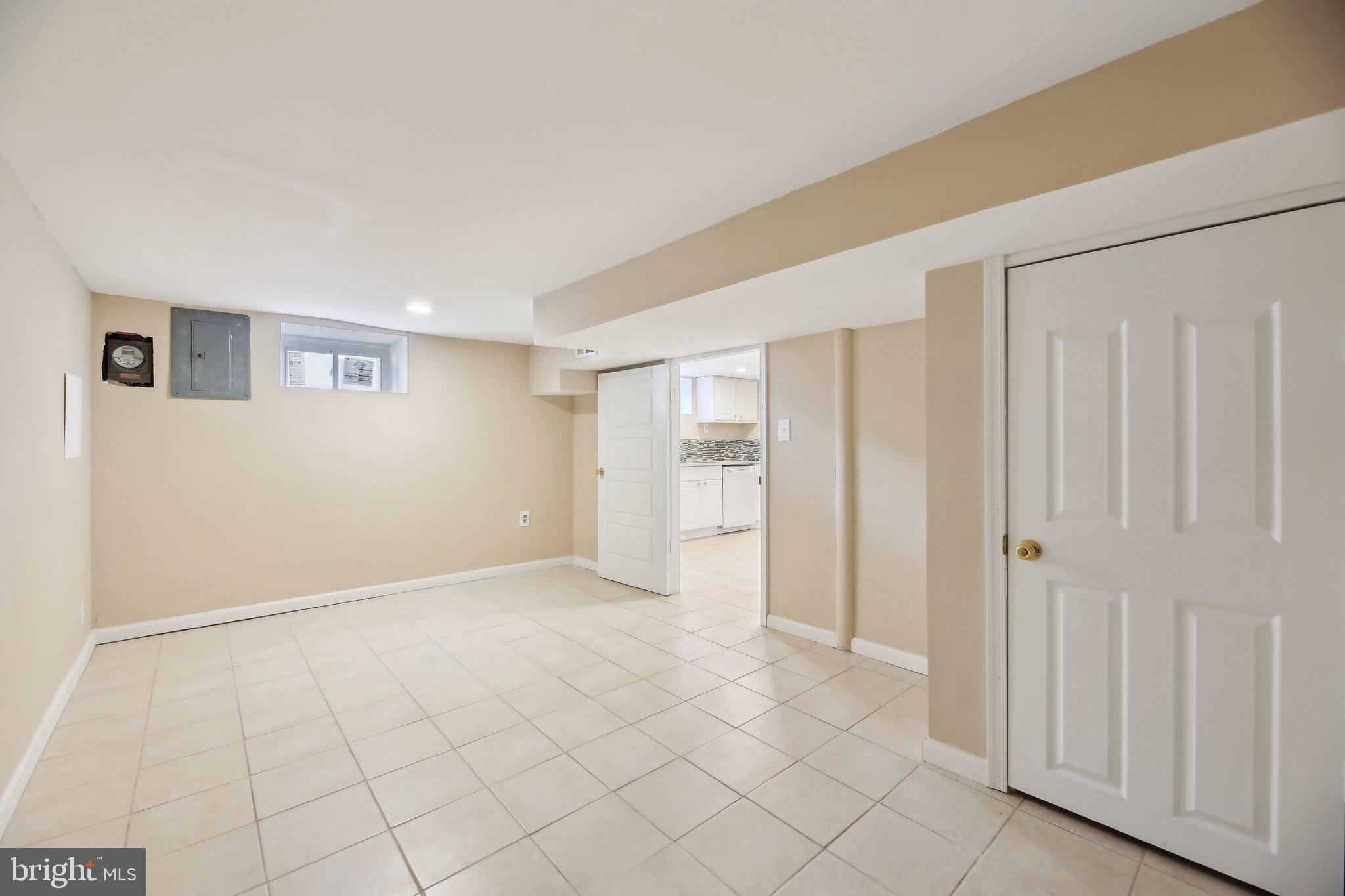 ROCKDALE MANOR - Residential