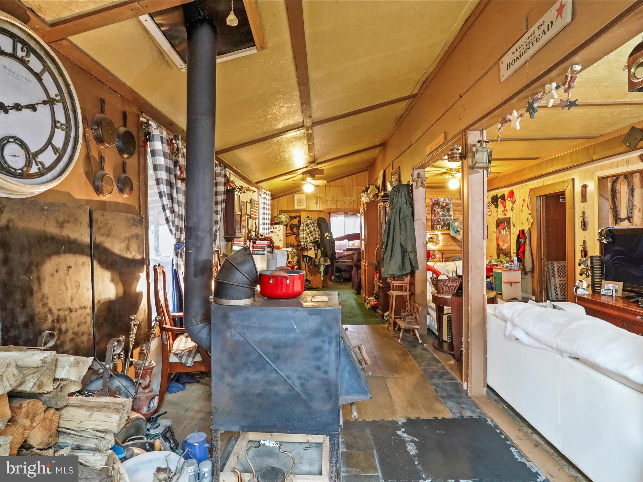 GOLDEN ACRES - Residential