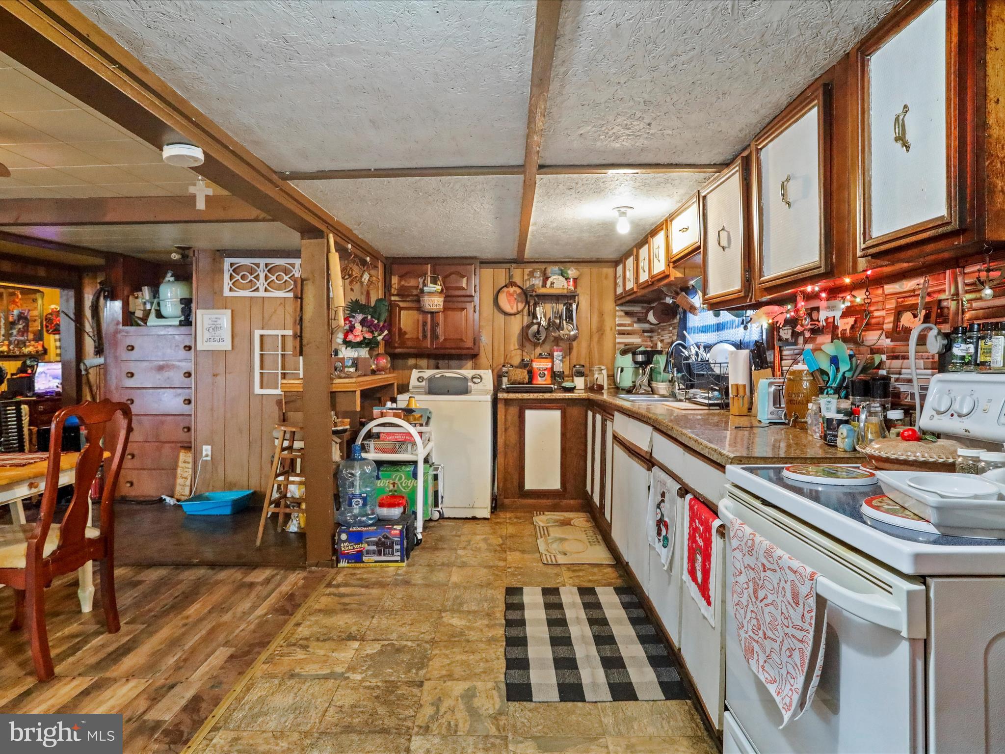 GOLDEN ACRES - Residential