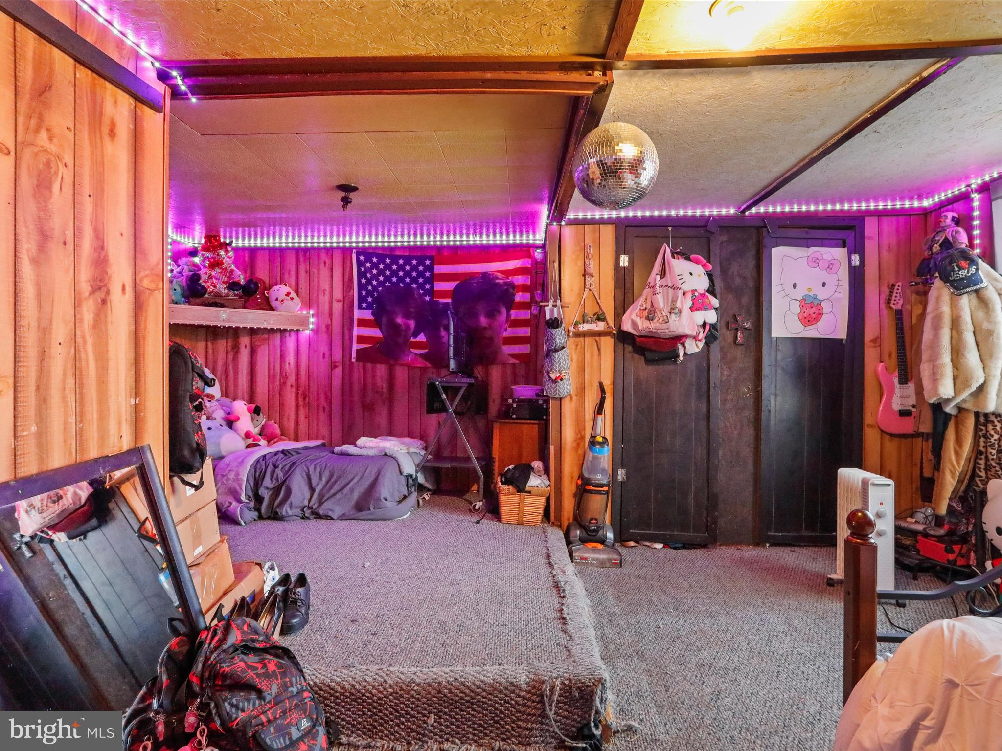 GOLDEN ACRES - Residential