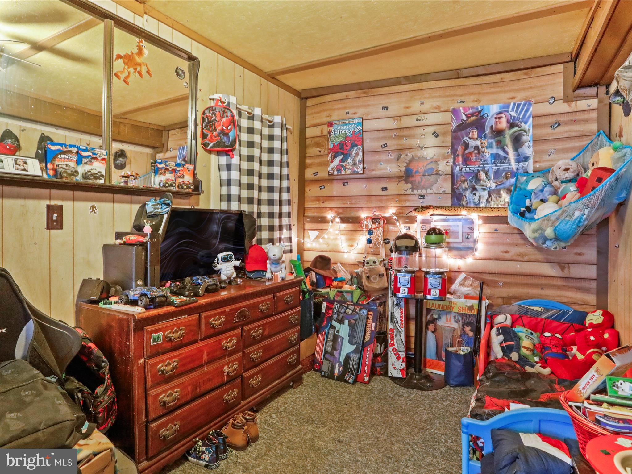 GOLDEN ACRES - Residential