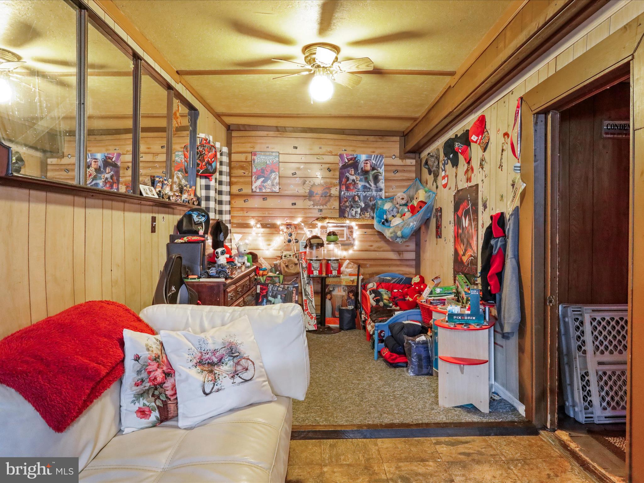 GOLDEN ACRES - Residential