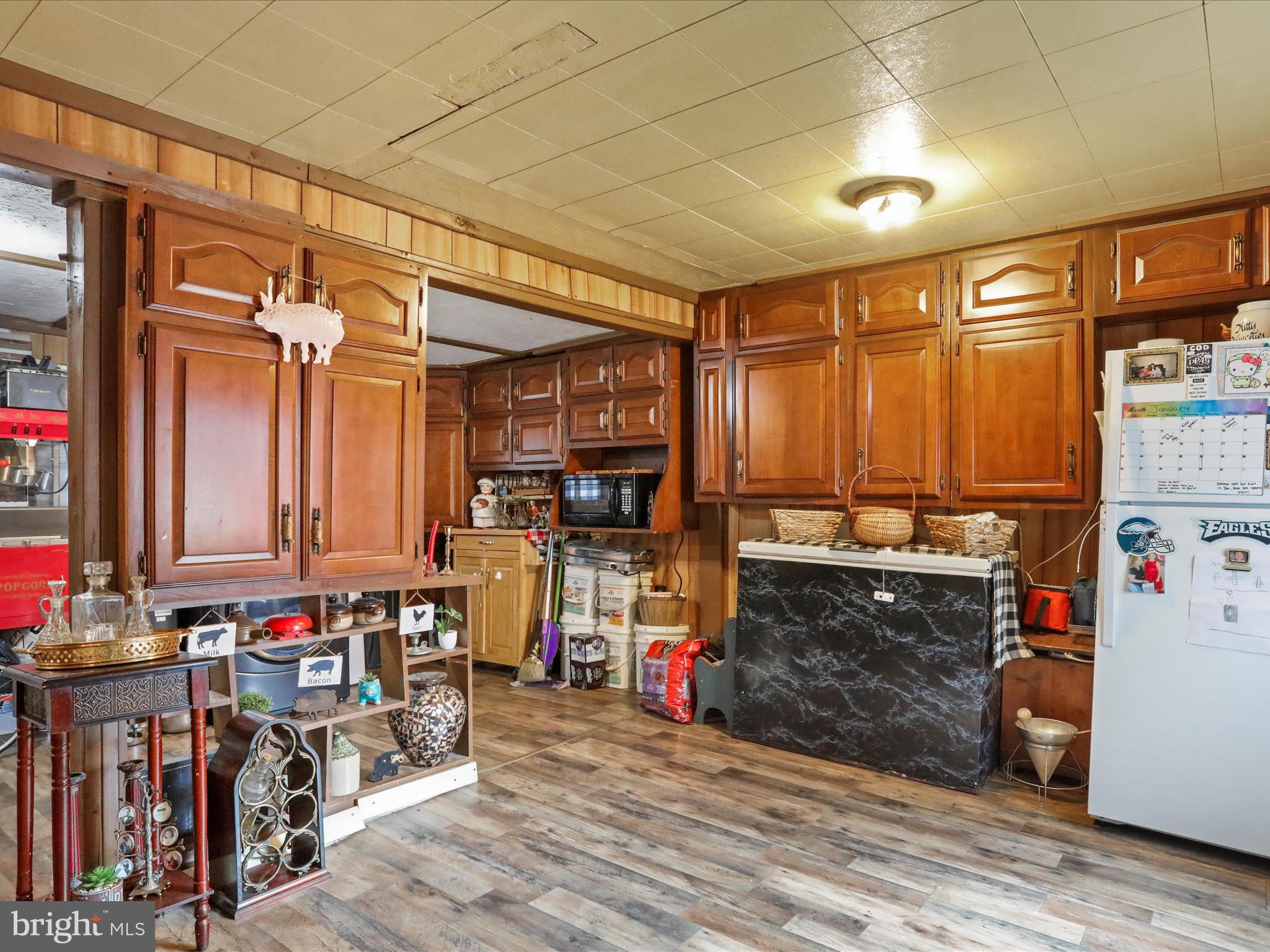 GOLDEN ACRES - Residential