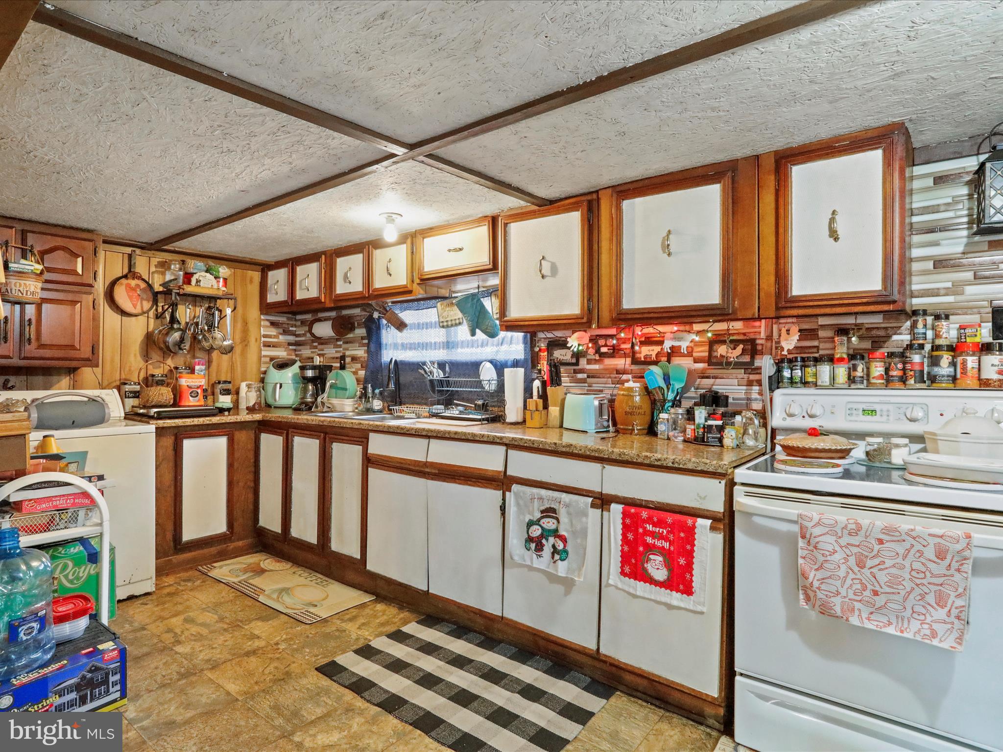 GOLDEN ACRES - Residential