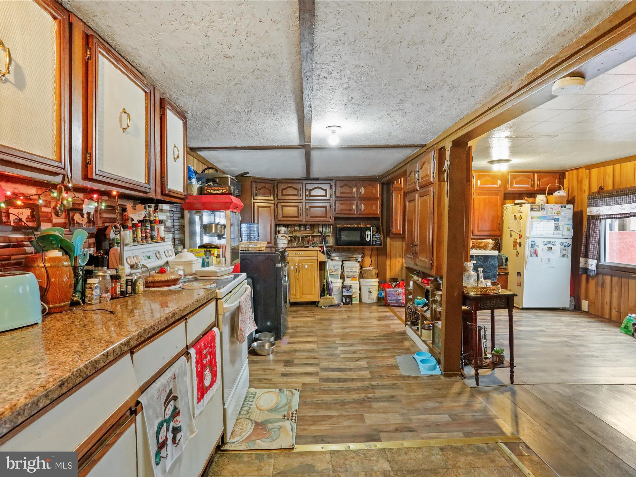 GOLDEN ACRES - Residential