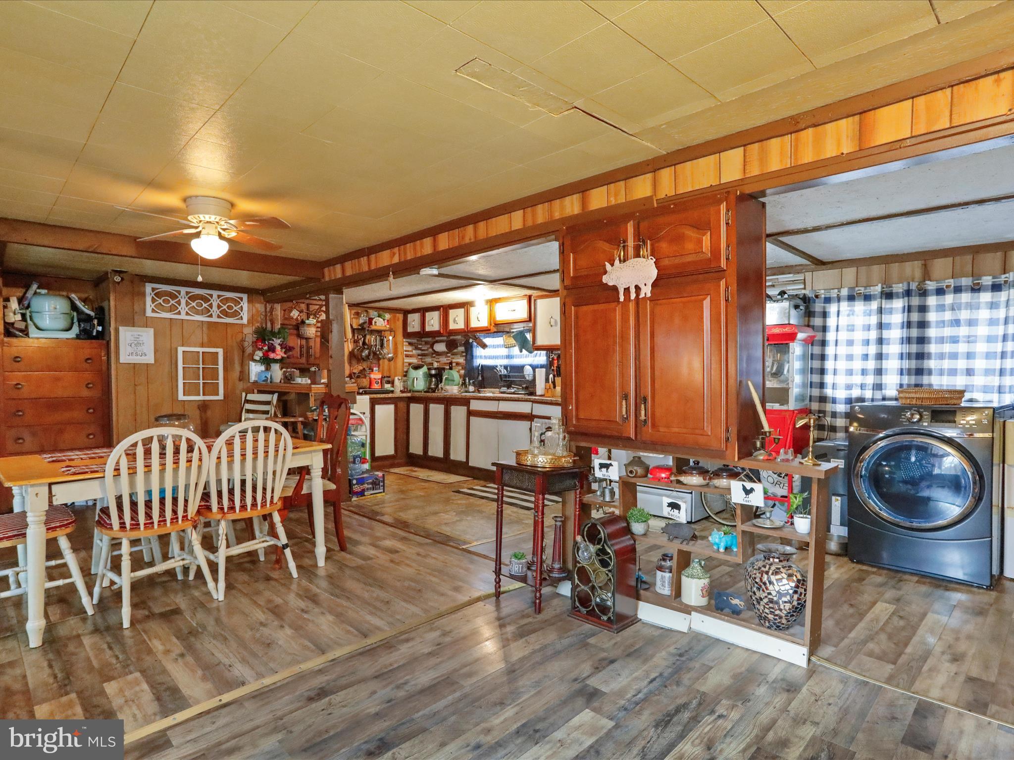 GOLDEN ACRES - Residential