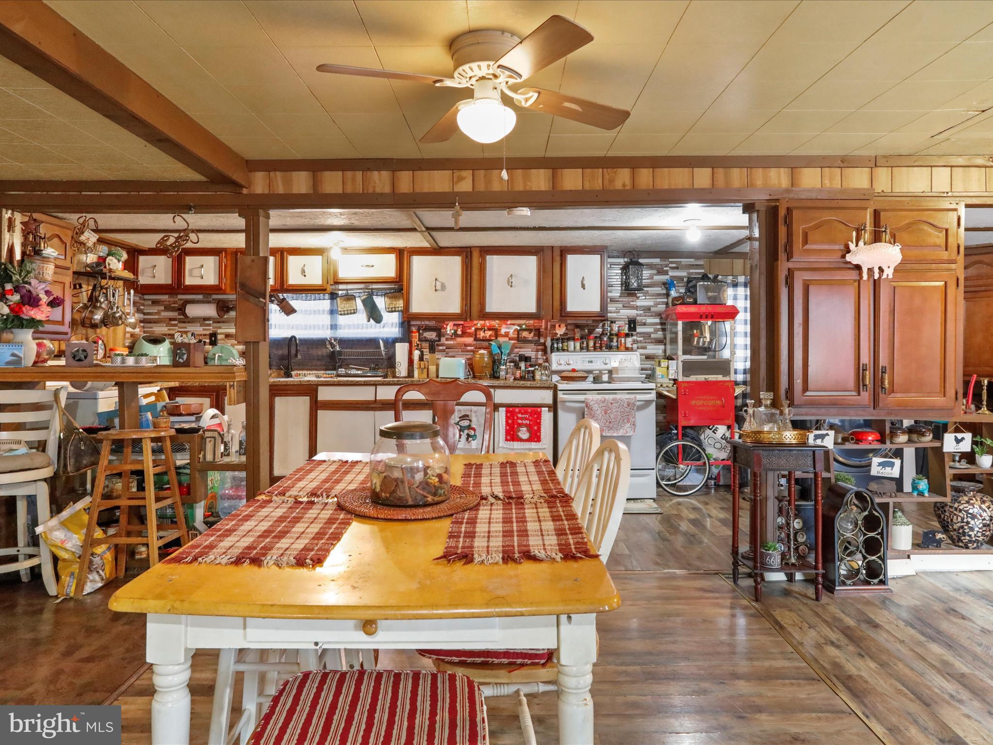 GOLDEN ACRES - Residential