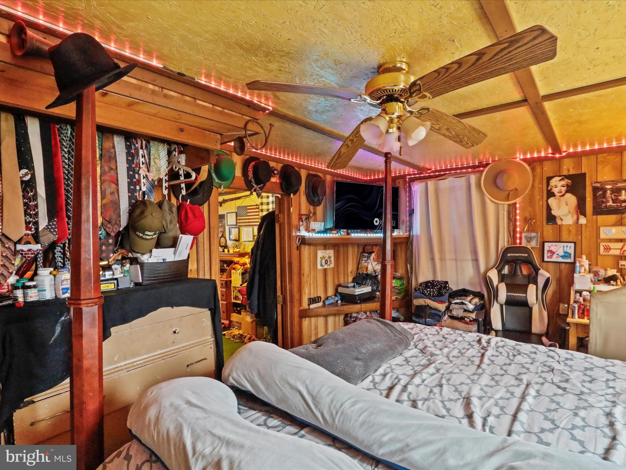 GOLDEN ACRES - Residential