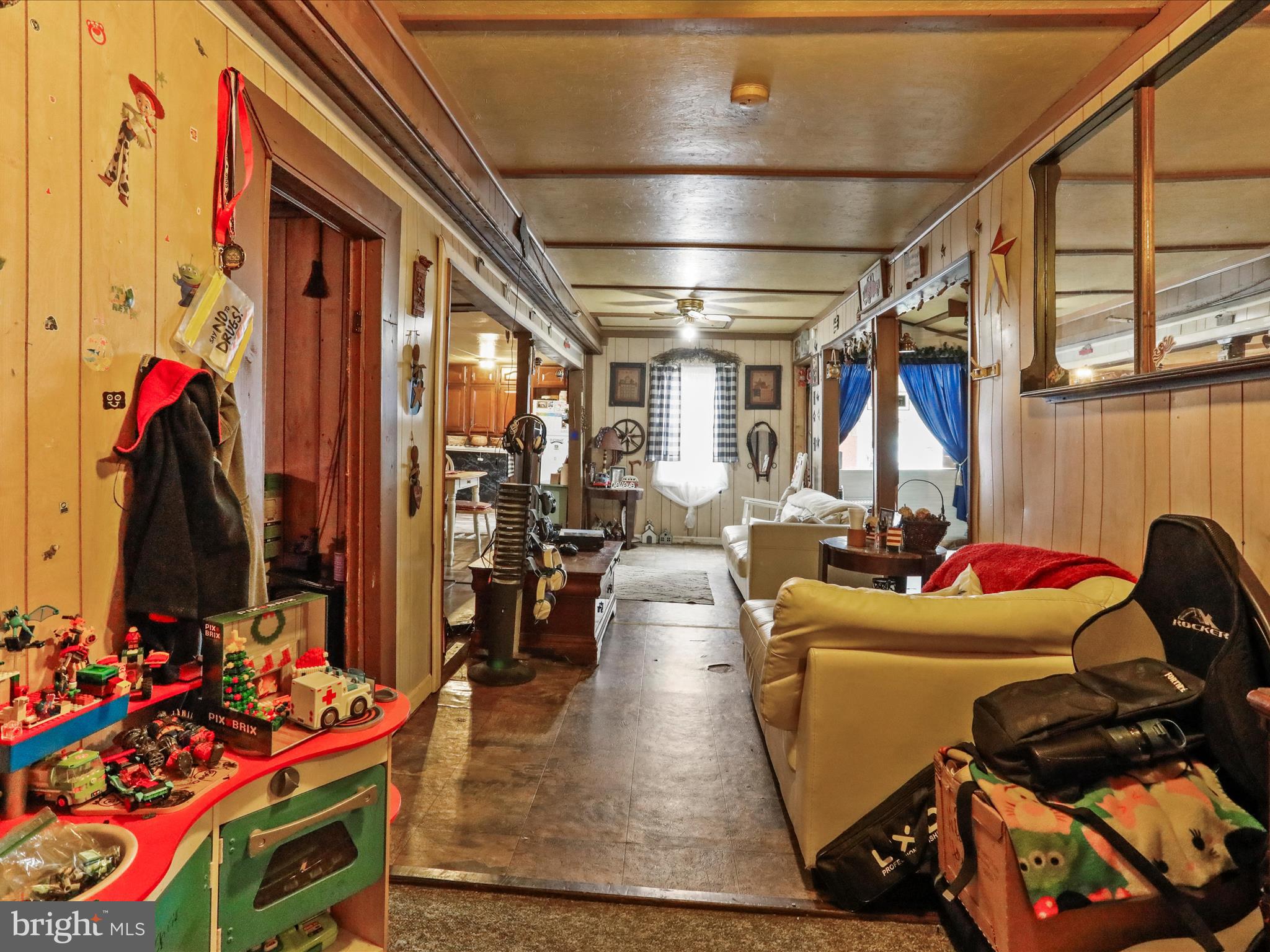 GOLDEN ACRES - Residential