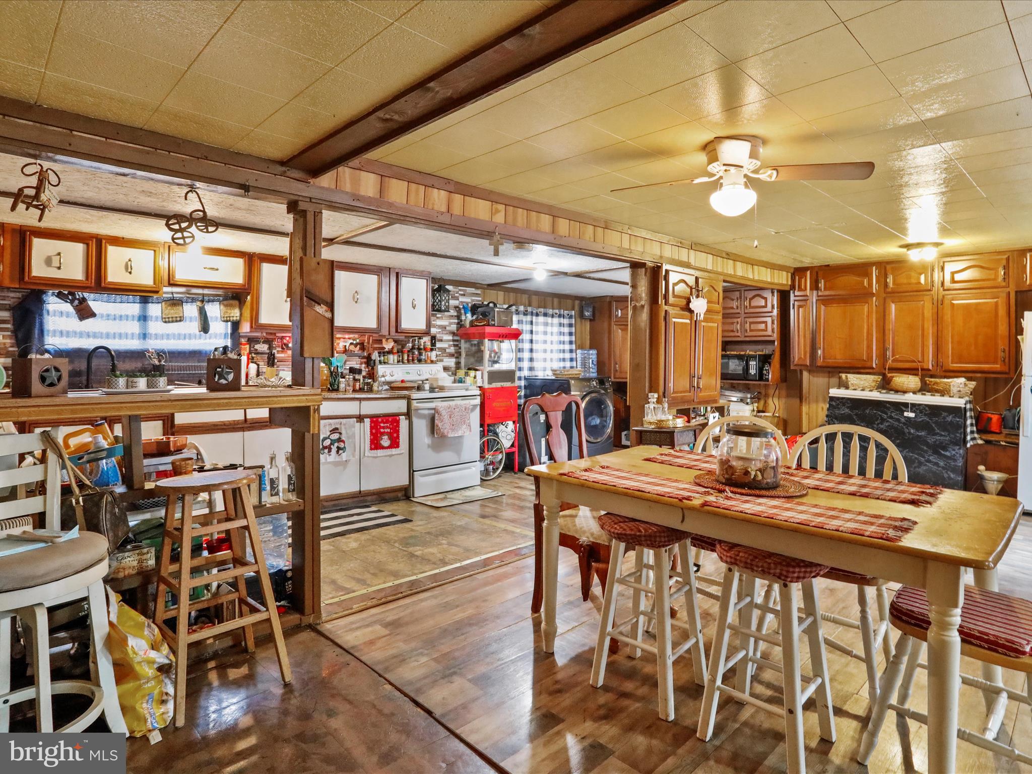 GOLDEN ACRES - Residential