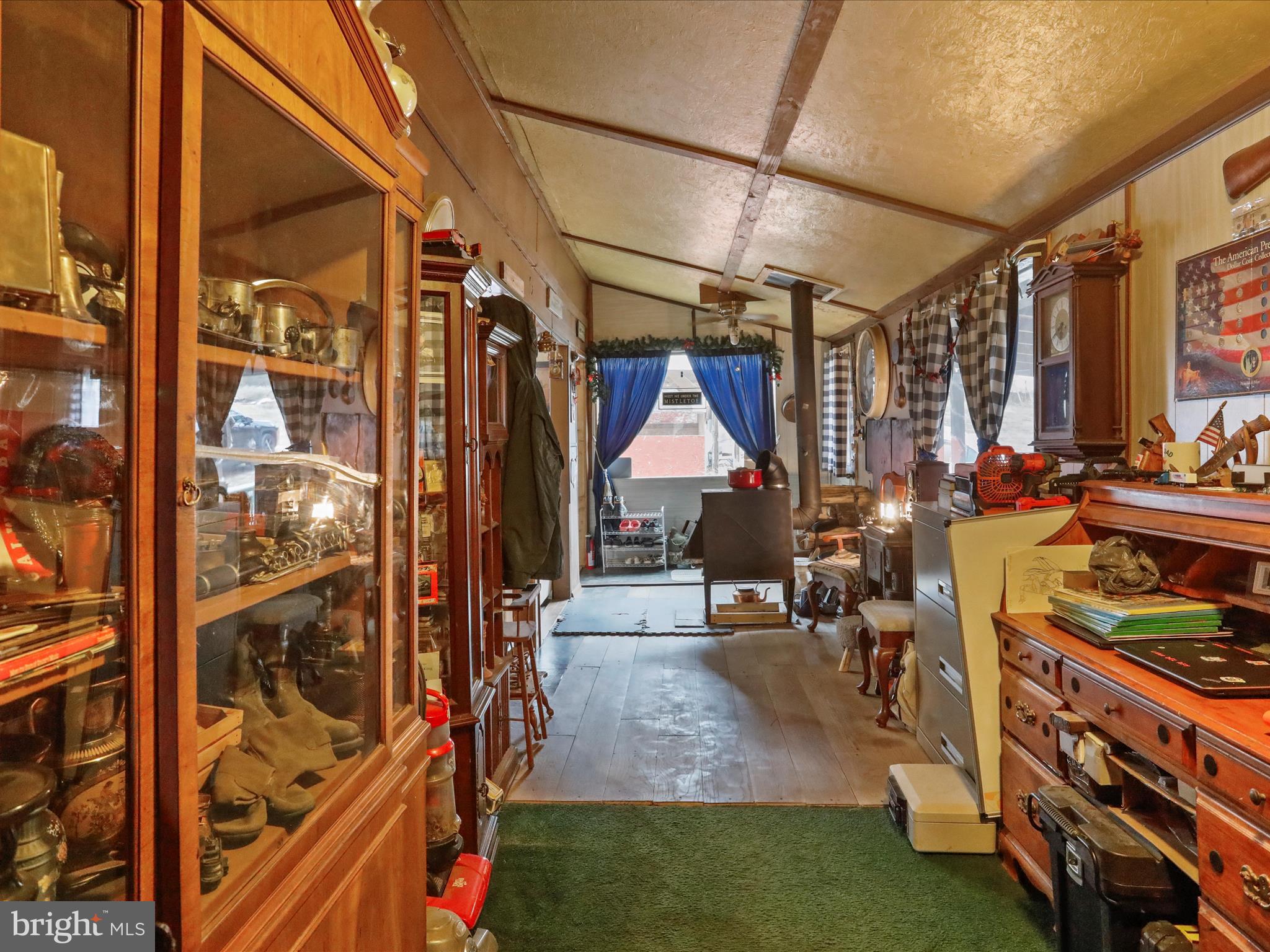 GOLDEN ACRES - Residential