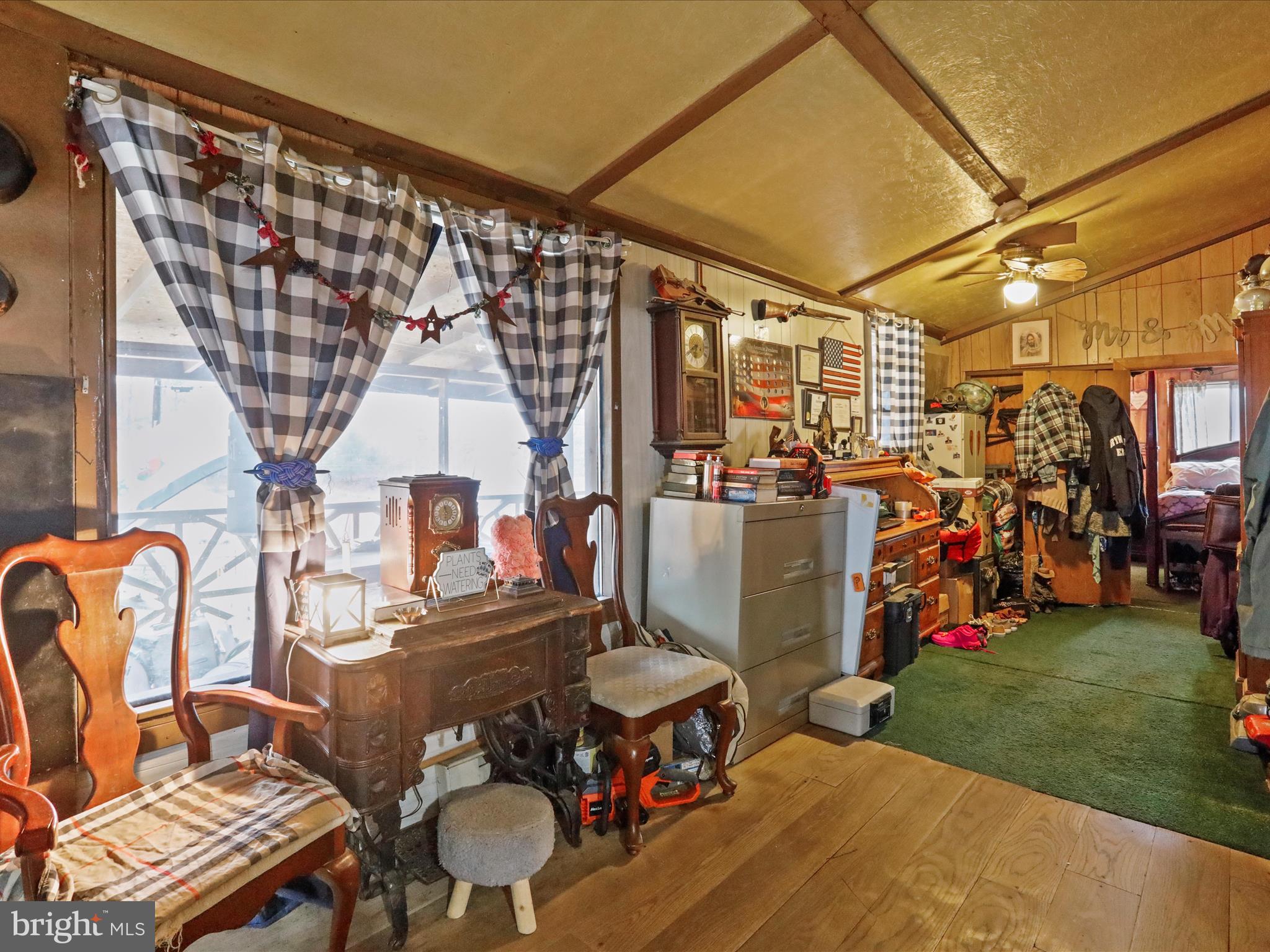 GOLDEN ACRES - Residential