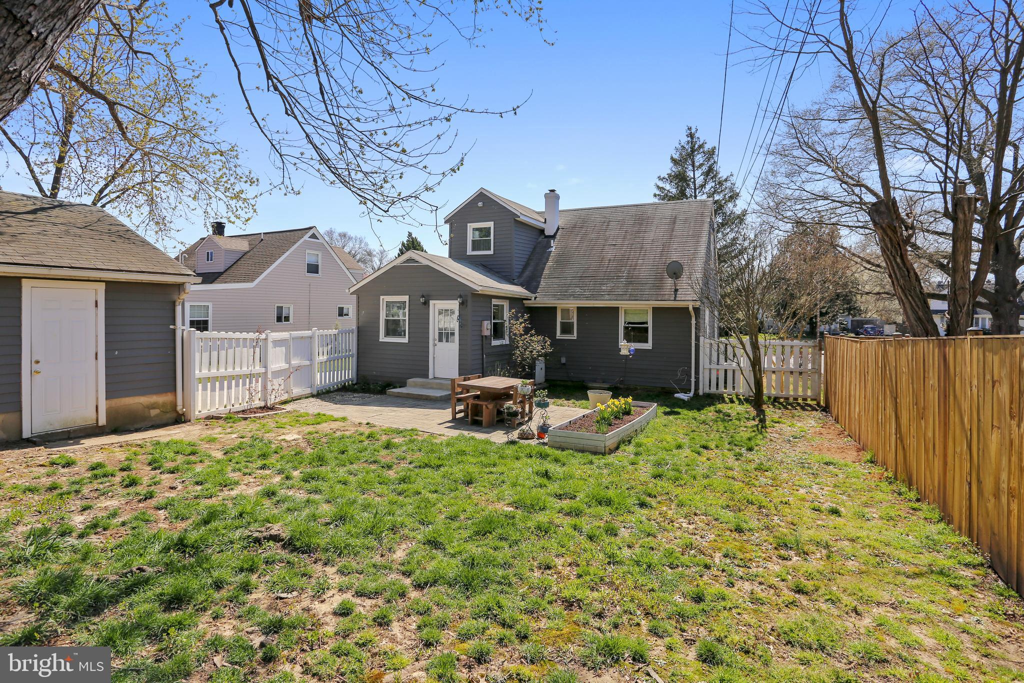 BUCKNELL MANOR - Residential