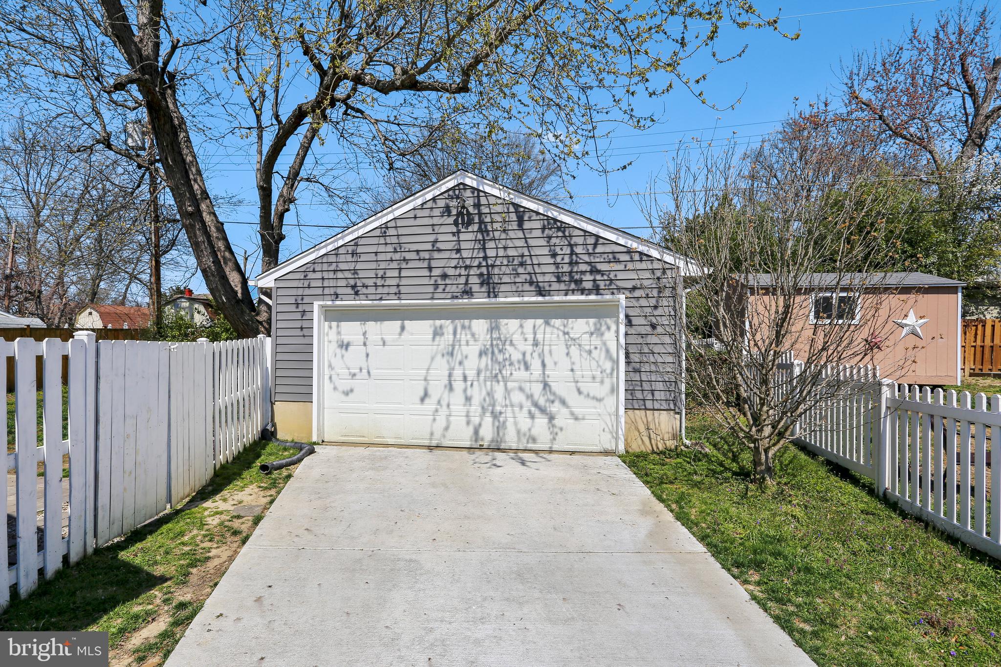 BUCKNELL MANOR - Residential