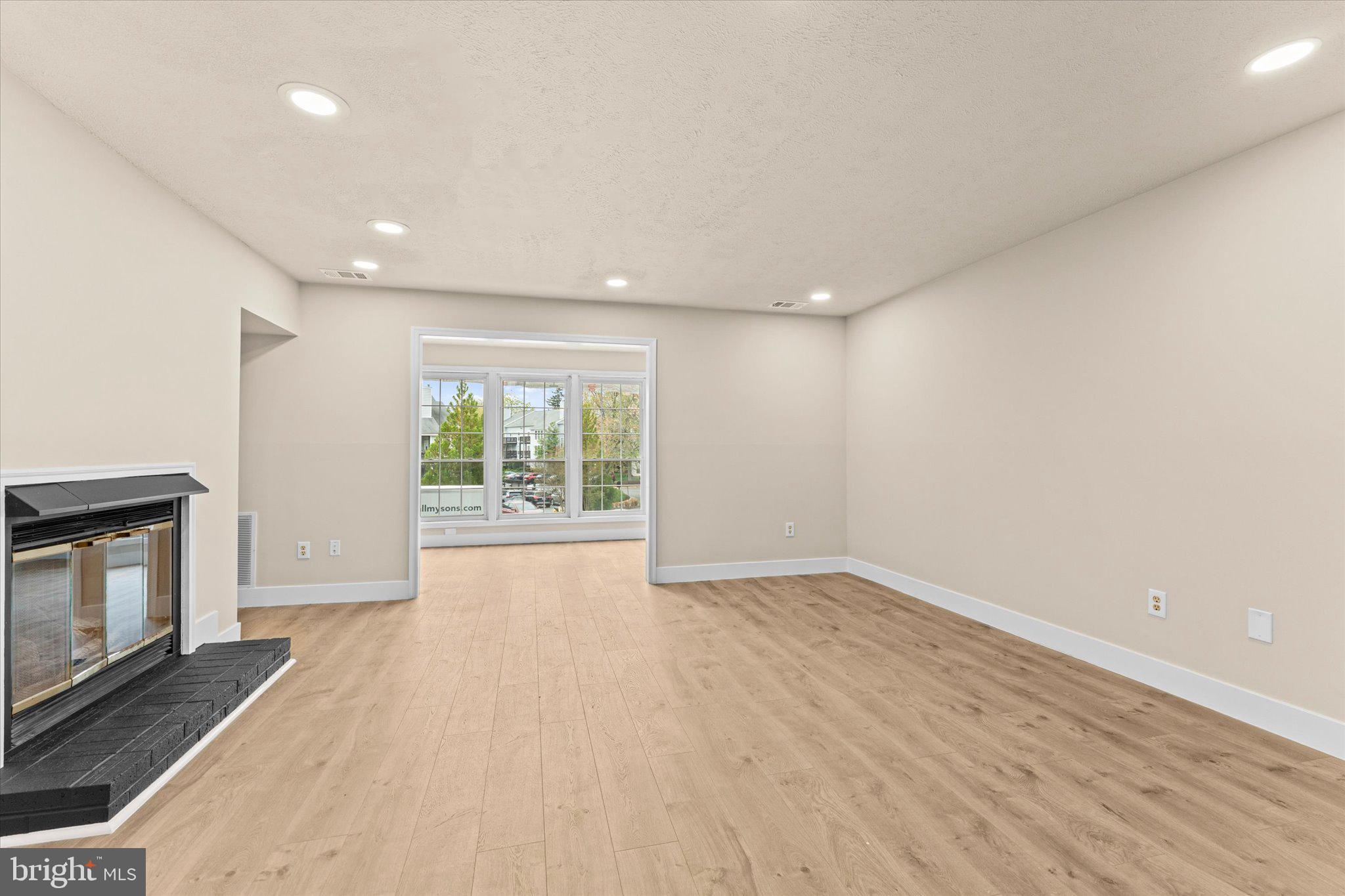 THE OAKTON - Residential Lease