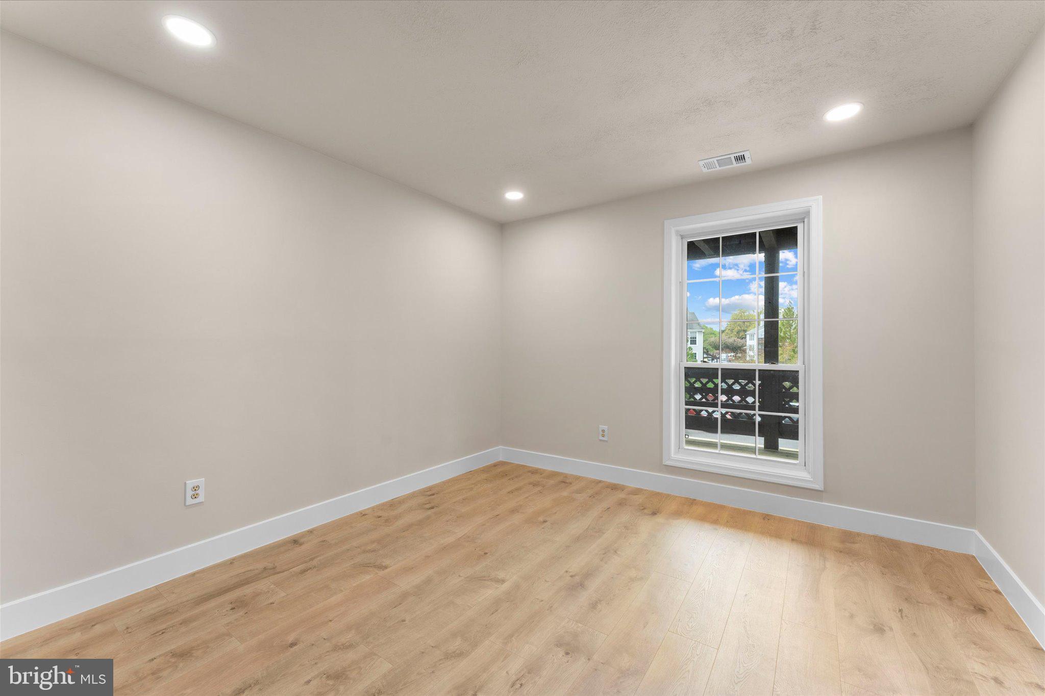 THE OAKTON - Residential Lease