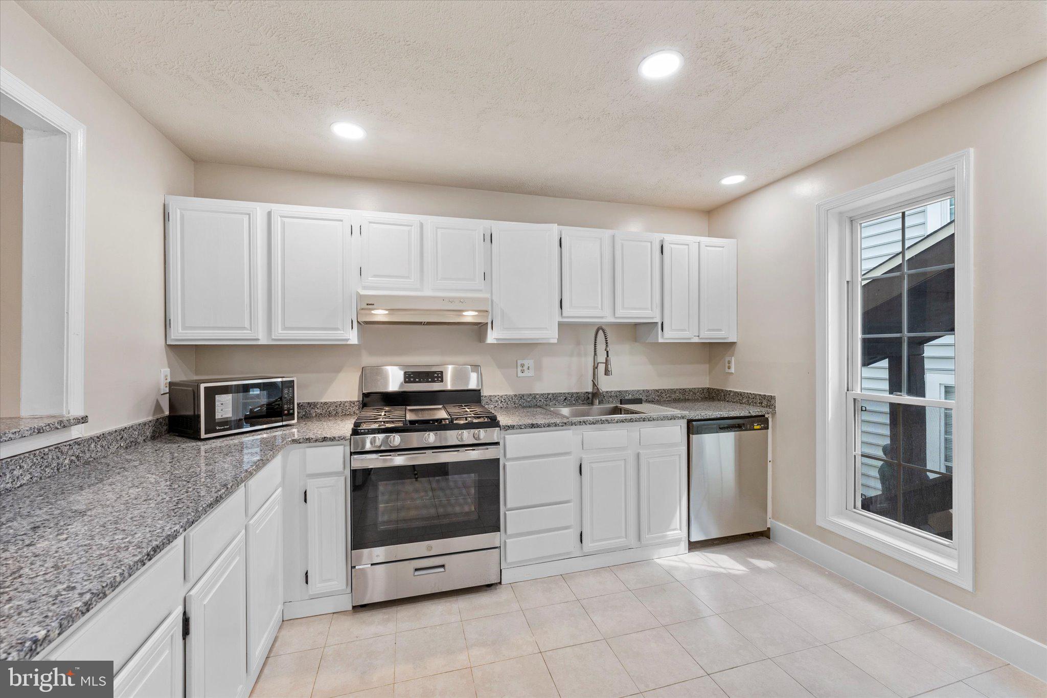 THE OAKTON - Residential Lease