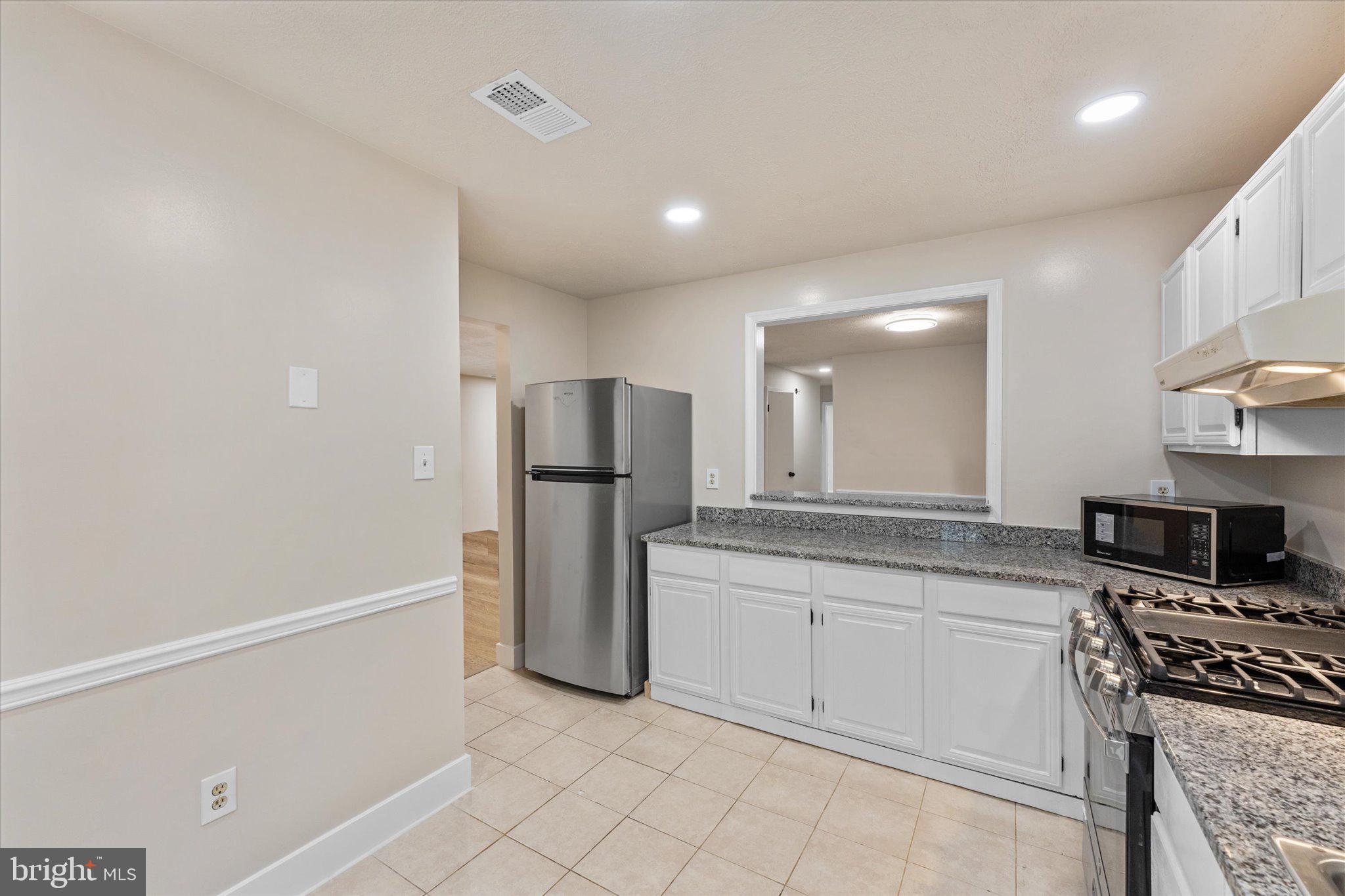 THE OAKTON - Residential Lease