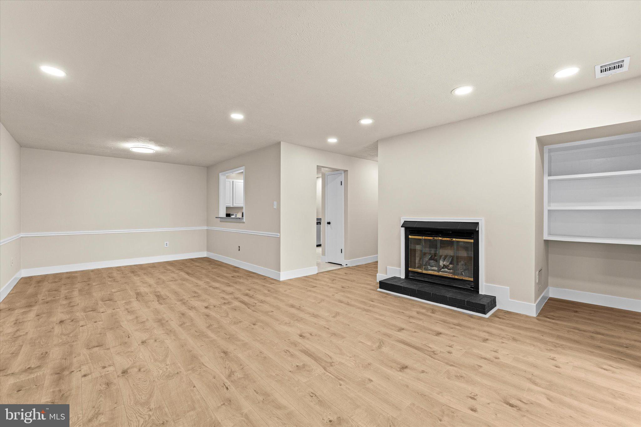 THE OAKTON - Residential Lease