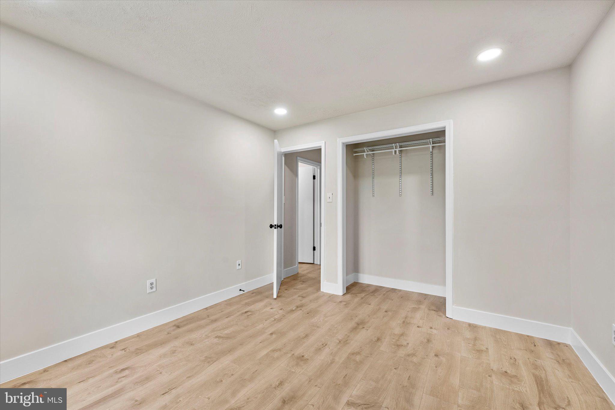 THE OAKTON - Residential Lease