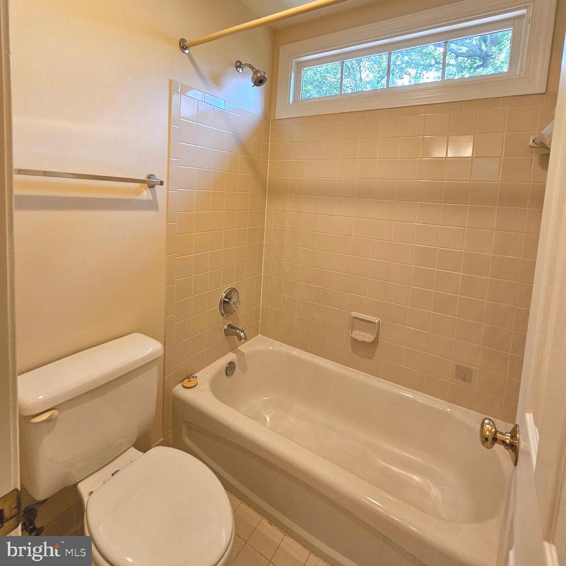 HAMPTON WOODS - Residential