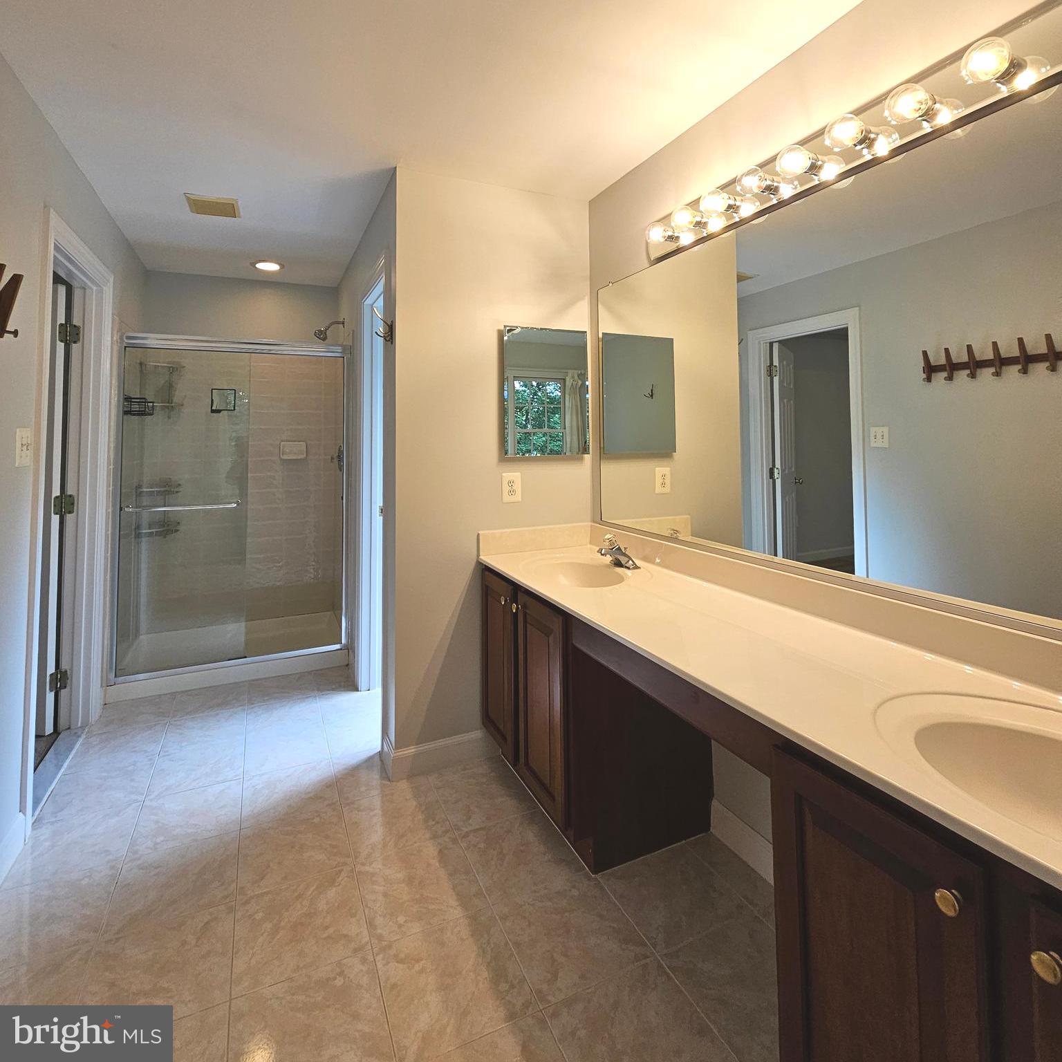 HAMPTON WOODS - Residential