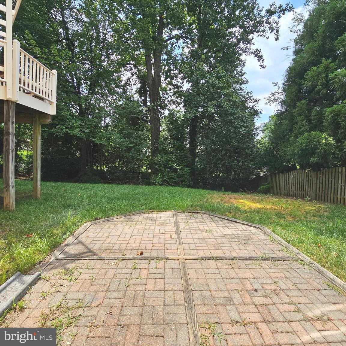 HAMPTON WOODS - Residential