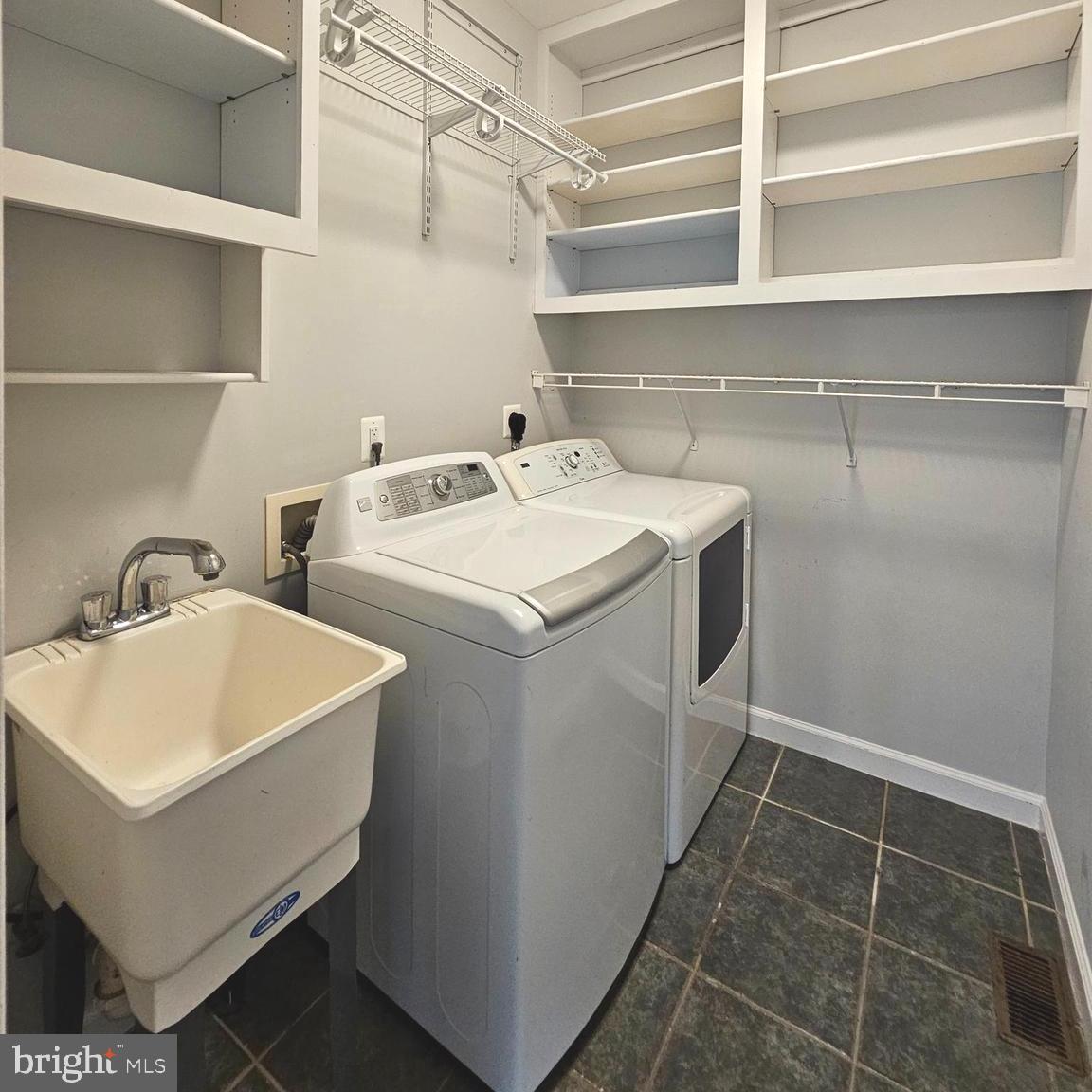 HAMPTON WOODS - Residential