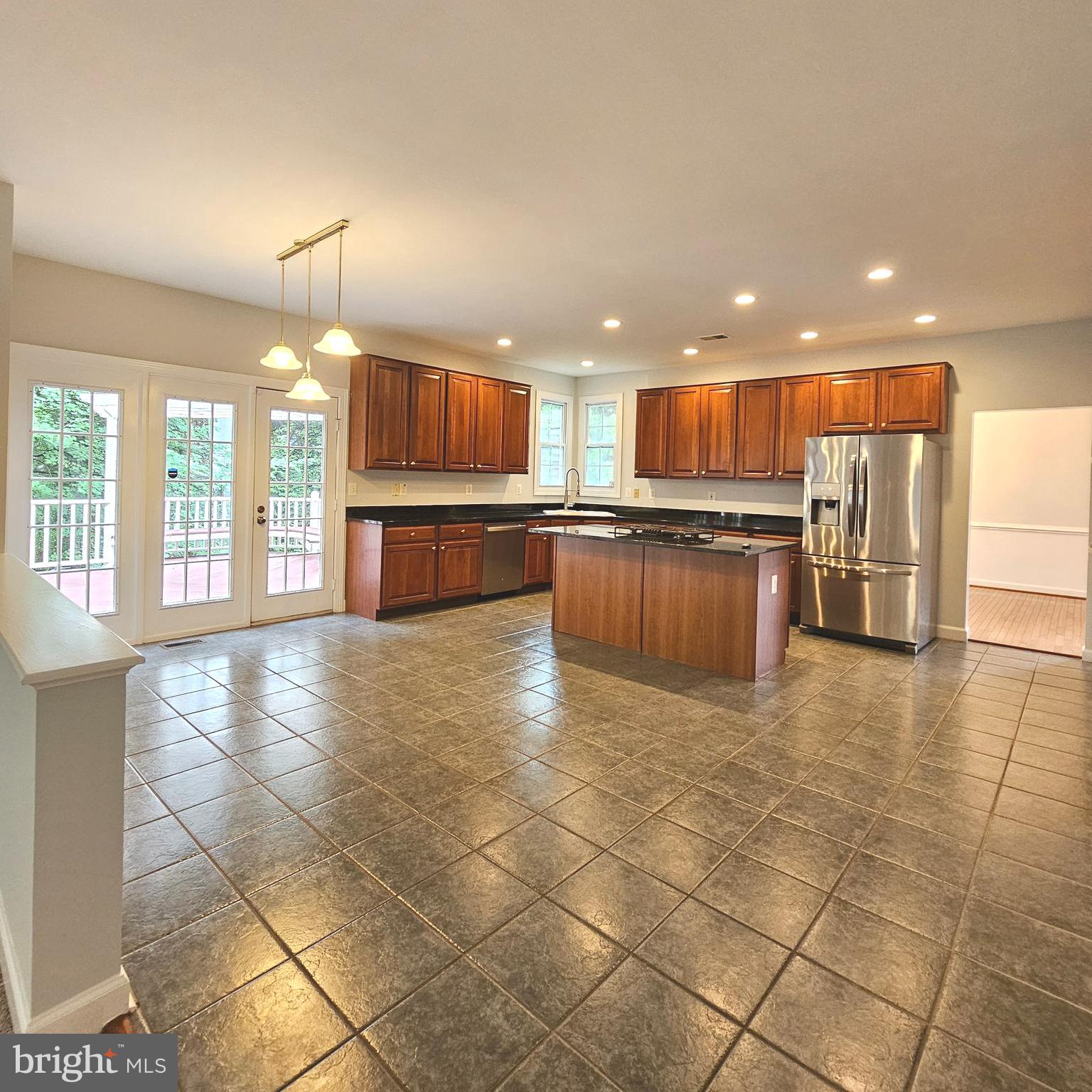 HAMPTON WOODS - Residential