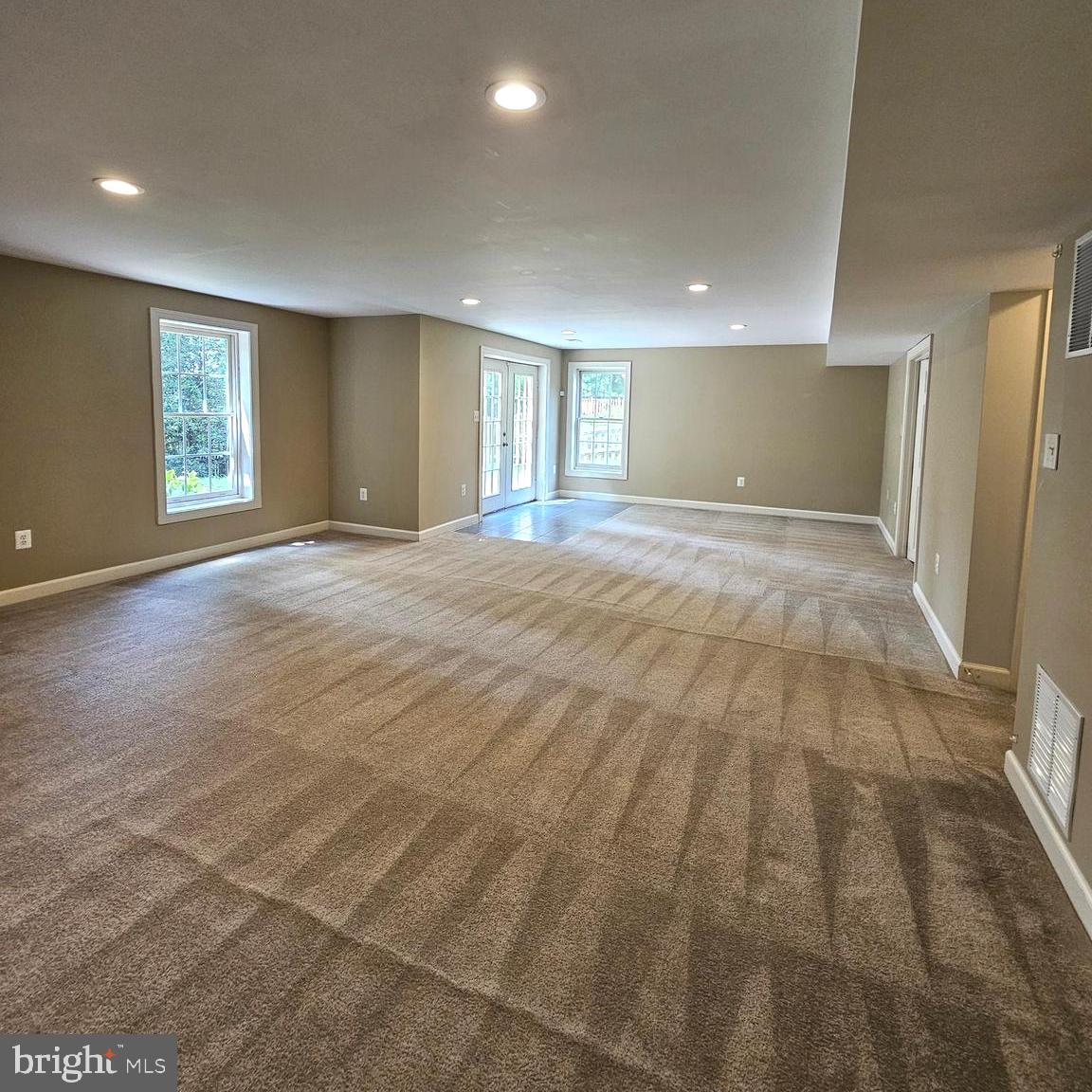 HAMPTON WOODS - Residential