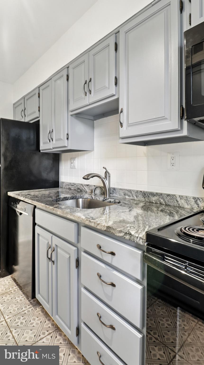 2211 WASHINGTON AVENUE 201-W