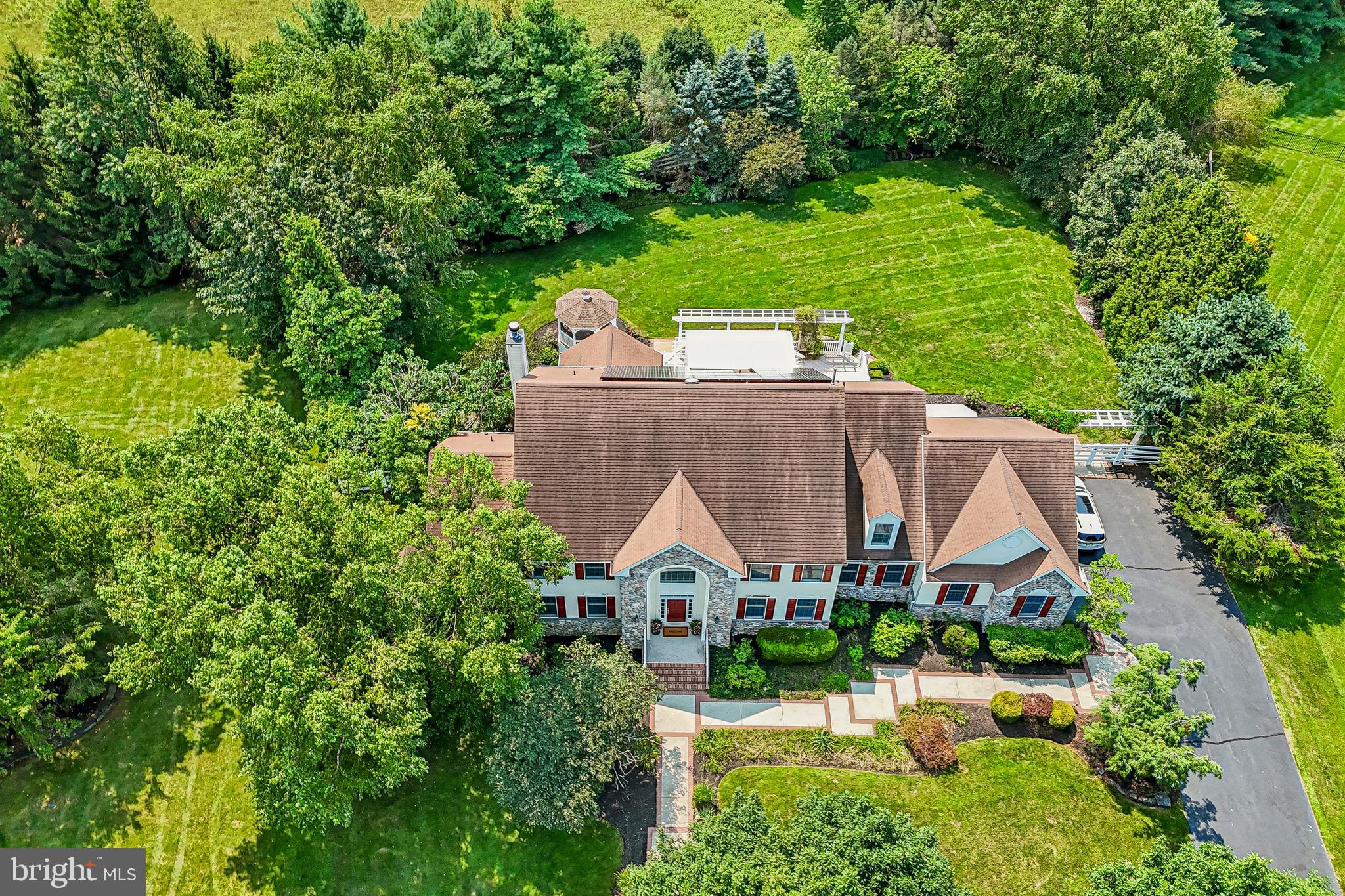 4 GOLDFINCH COURT