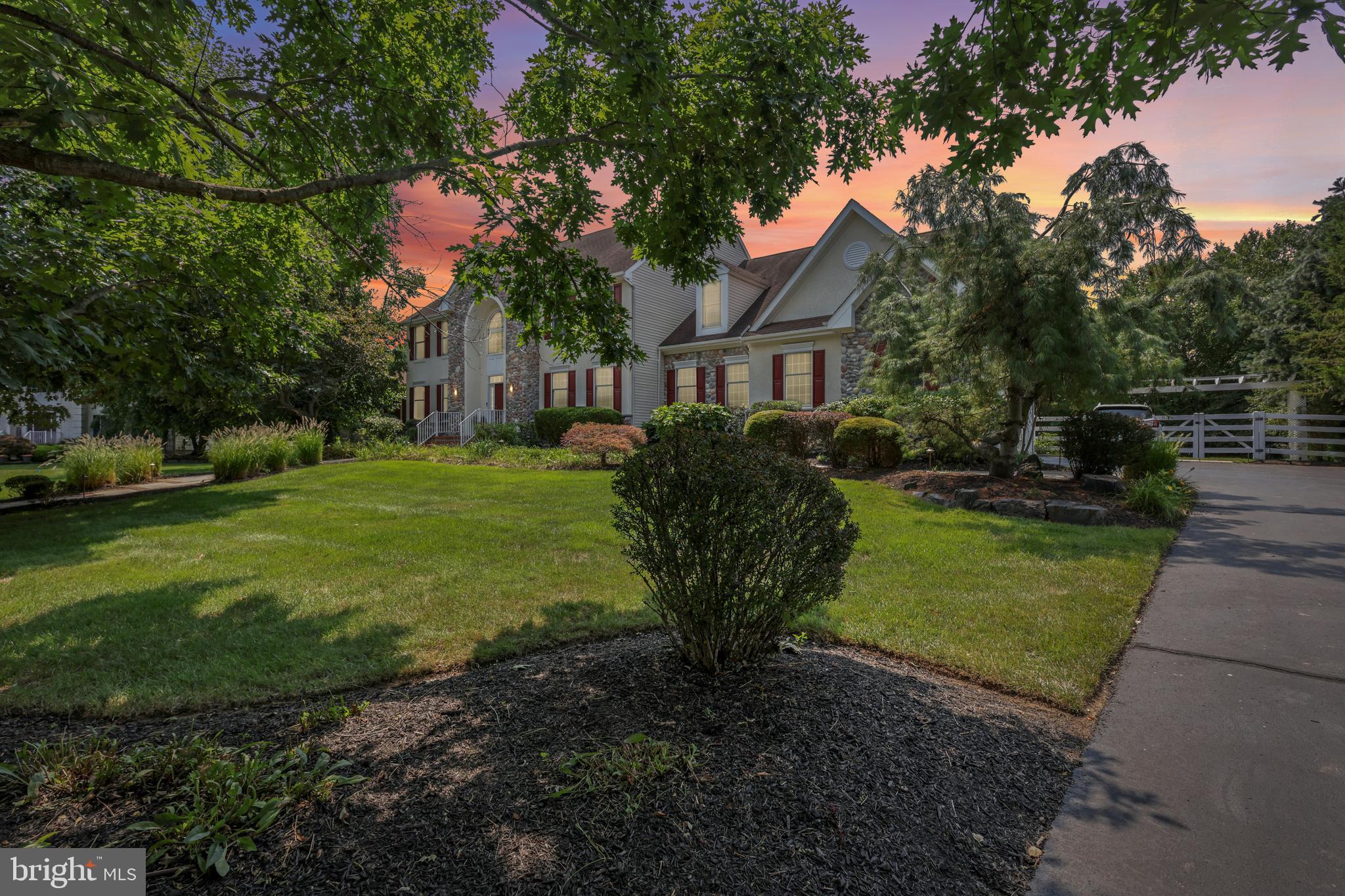 4 GOLDFINCH COURT