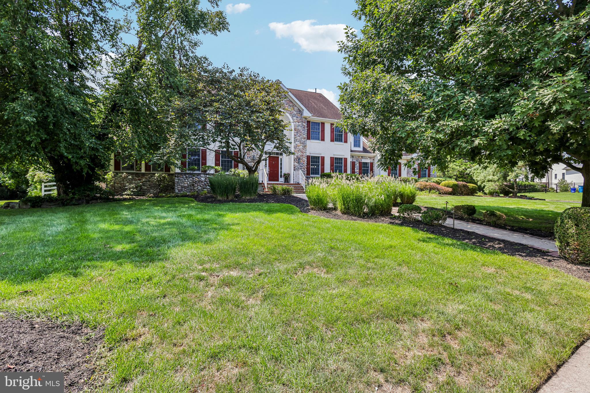 4 GOLDFINCH COURT