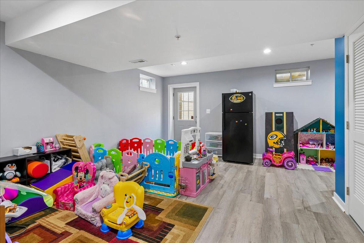 CLEMENTS POINTE - Residential