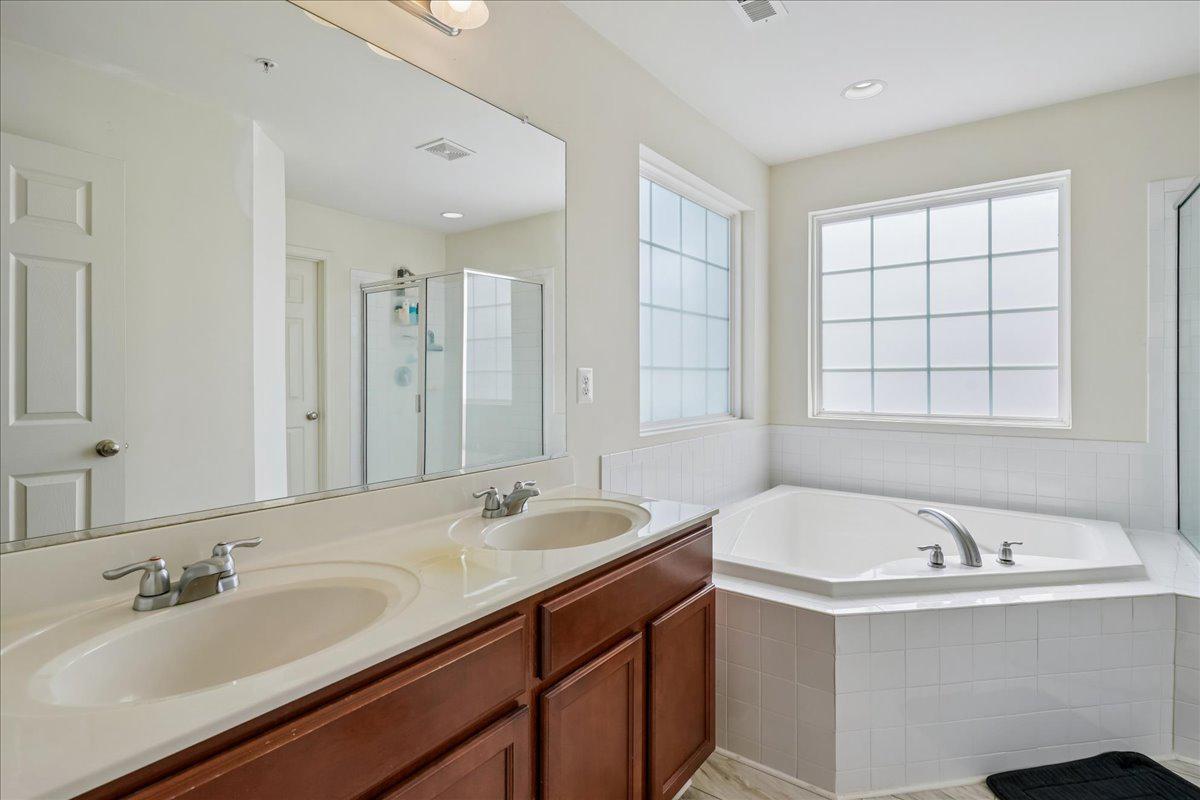 CLEMENTS POINTE - Residential