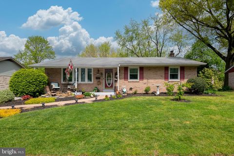 Photo of 535 MULBERRY ST, ELIZABETHTOWN, PA 17022 (MLS # PALA2034118)