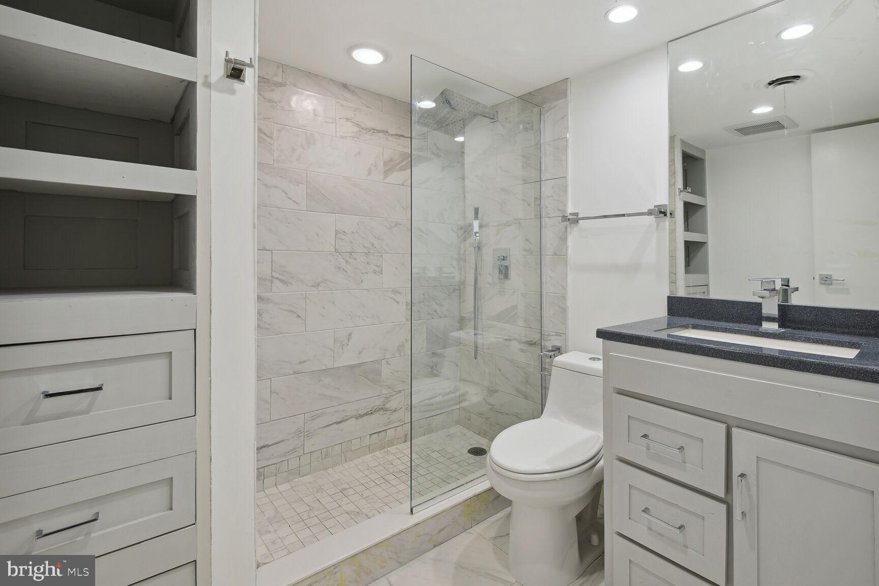 CARDEROCK SPRINGS - Residential