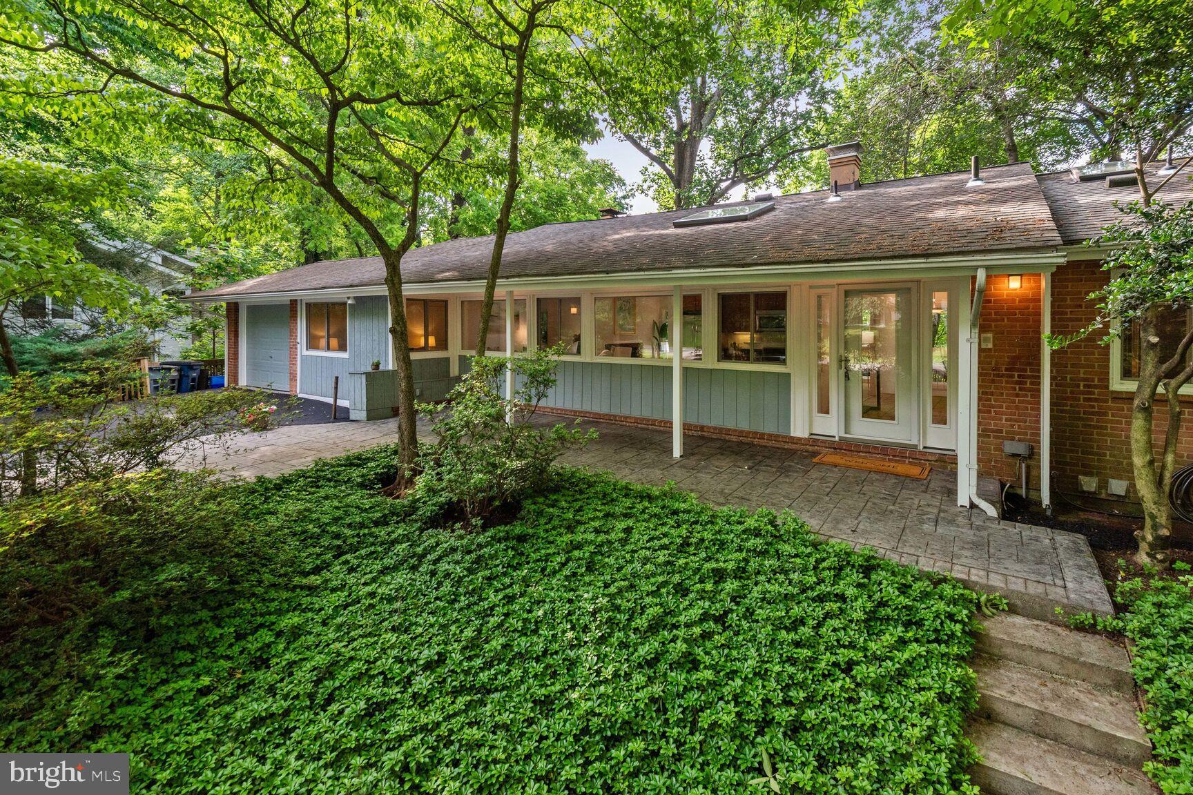 CARDEROCK SPRINGS - Residential