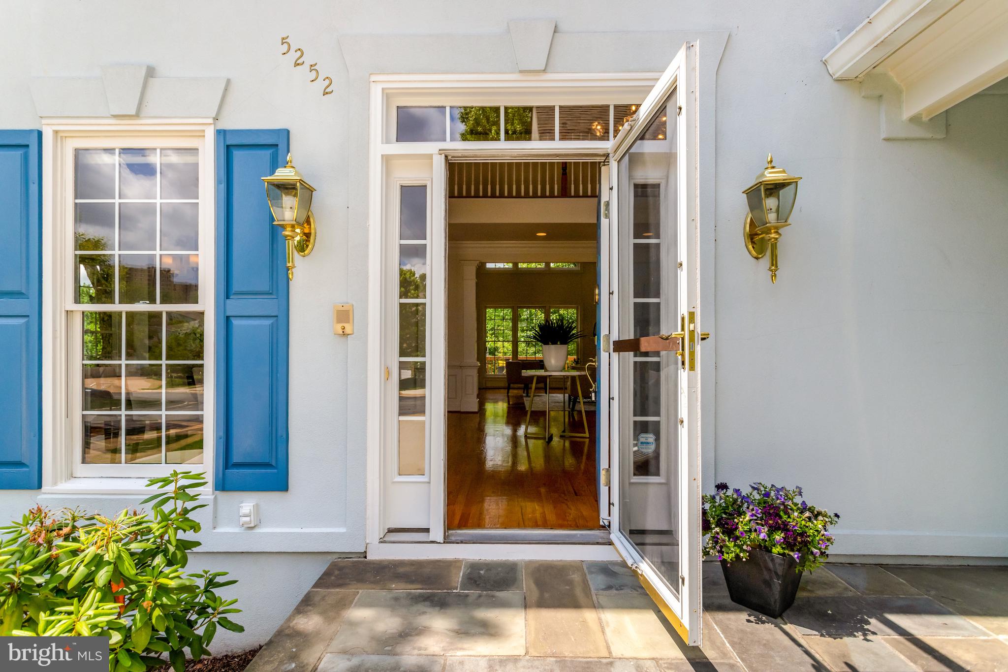 5252 WINTER VIEW DRIVE