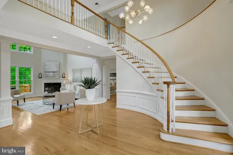 5252 Winter View Drive, Alexandria, VA MLS: VAFX2241136